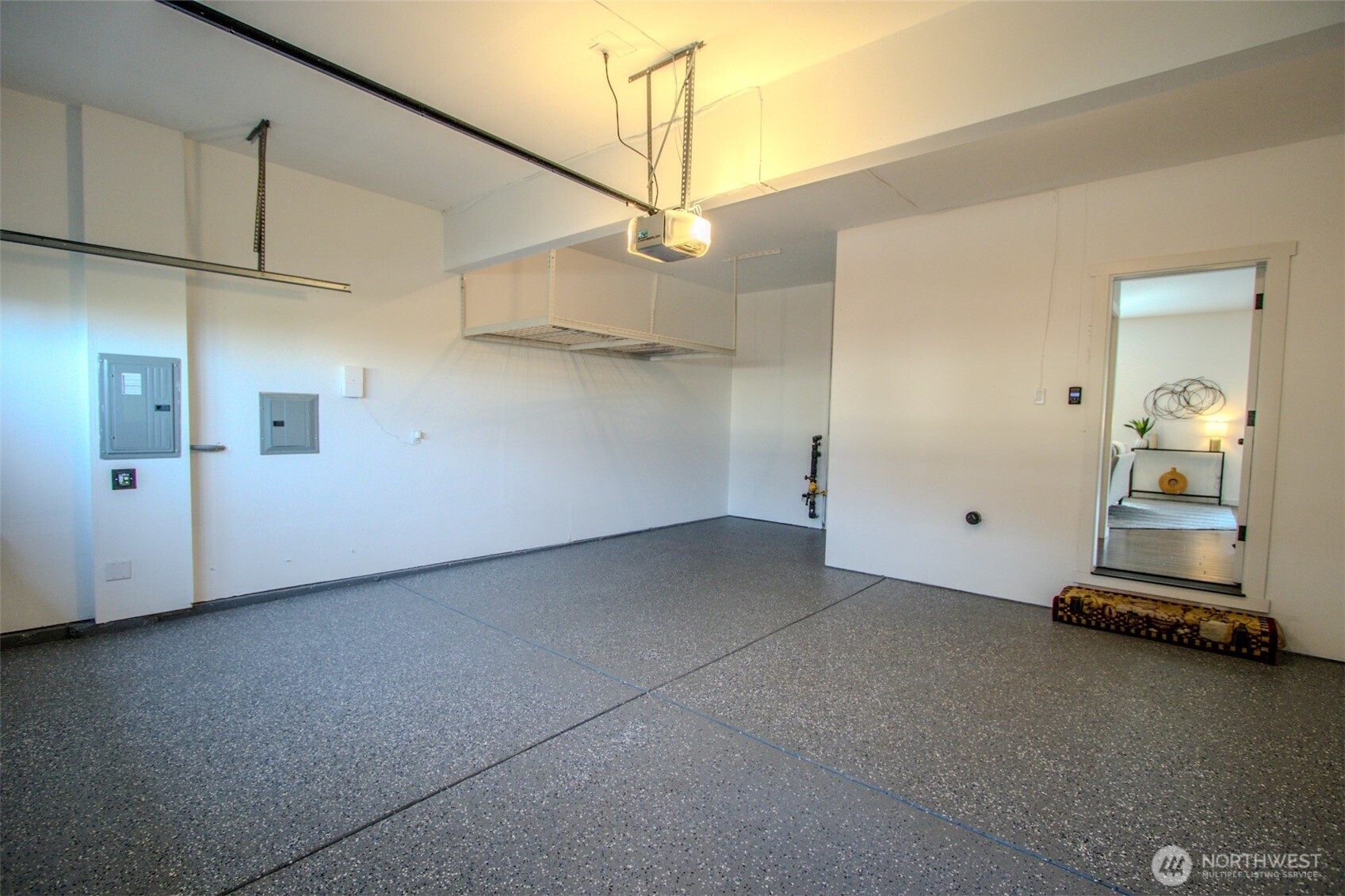 Garage (Interior View 2)