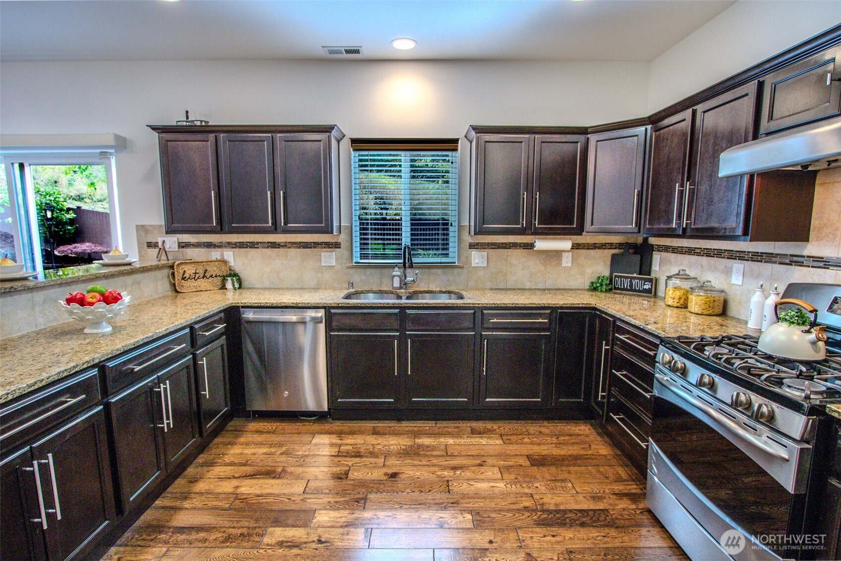 Kitchen (Range Area)