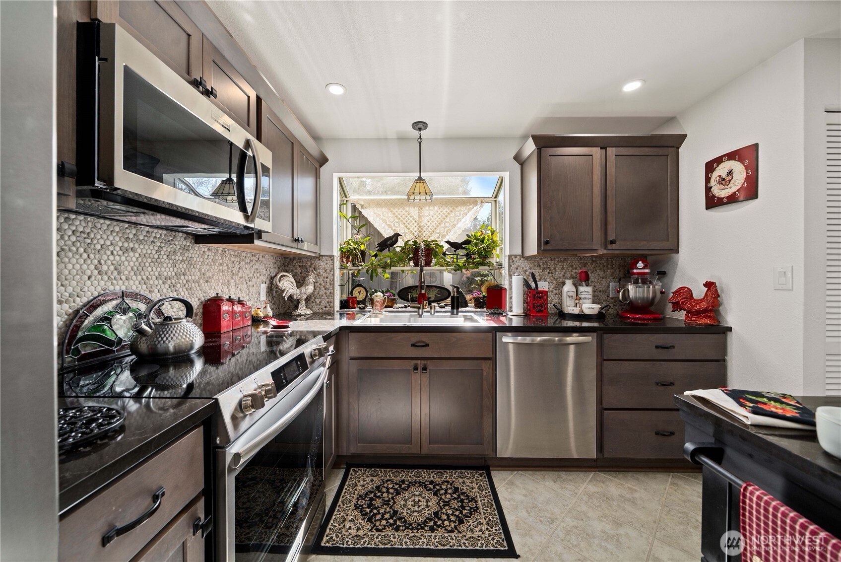 NEW kitchen w quartz counters