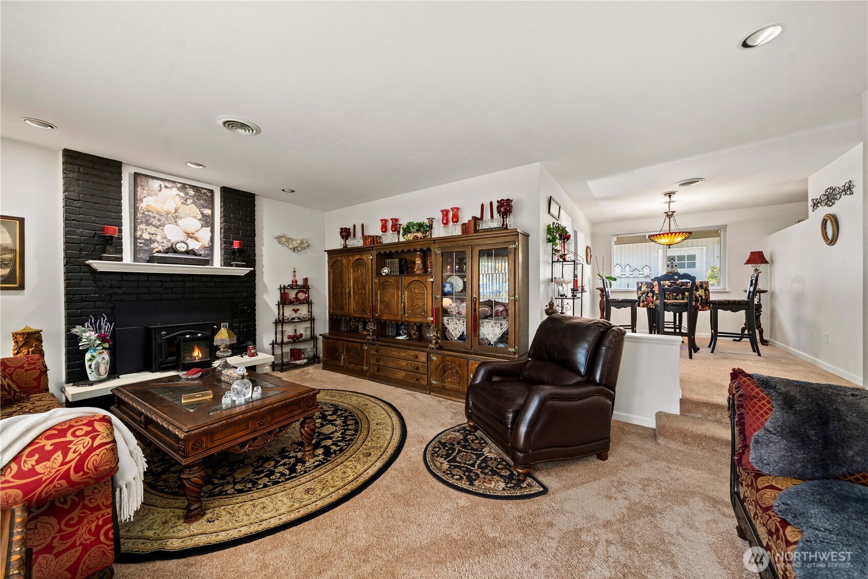 Lovely sunken living room w FRML Dining room