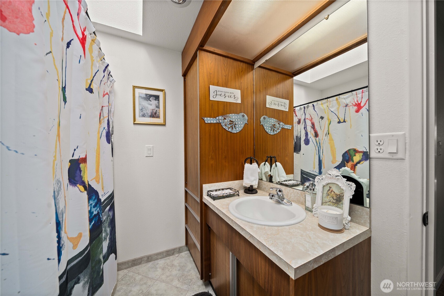 Main Bathroom = FULL Bath