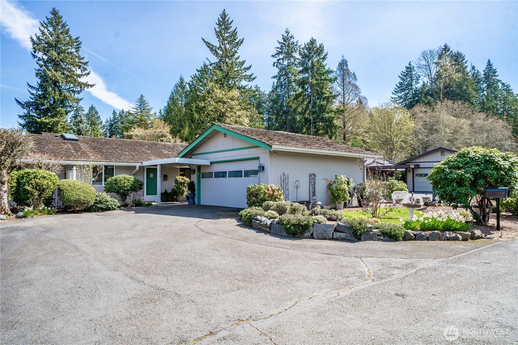 Front of home w driveway for guest parking
