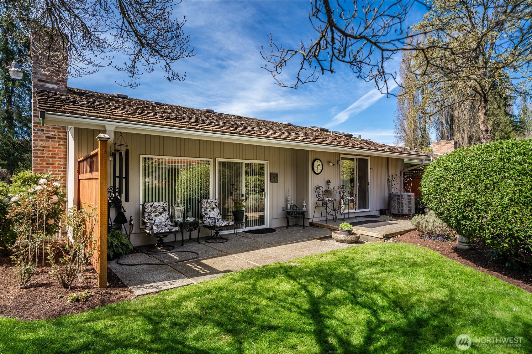 Back patios = perfect for entertaining!