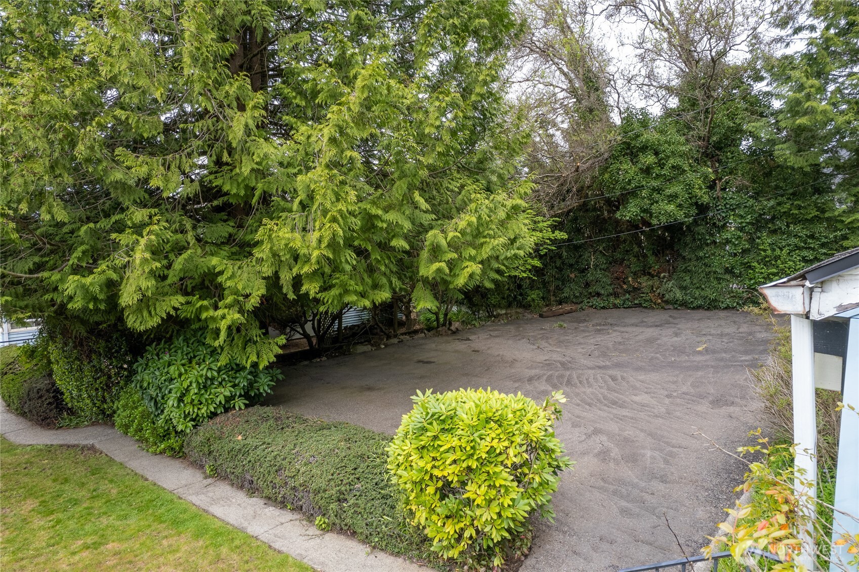 The driveway can fit 8 cars easily