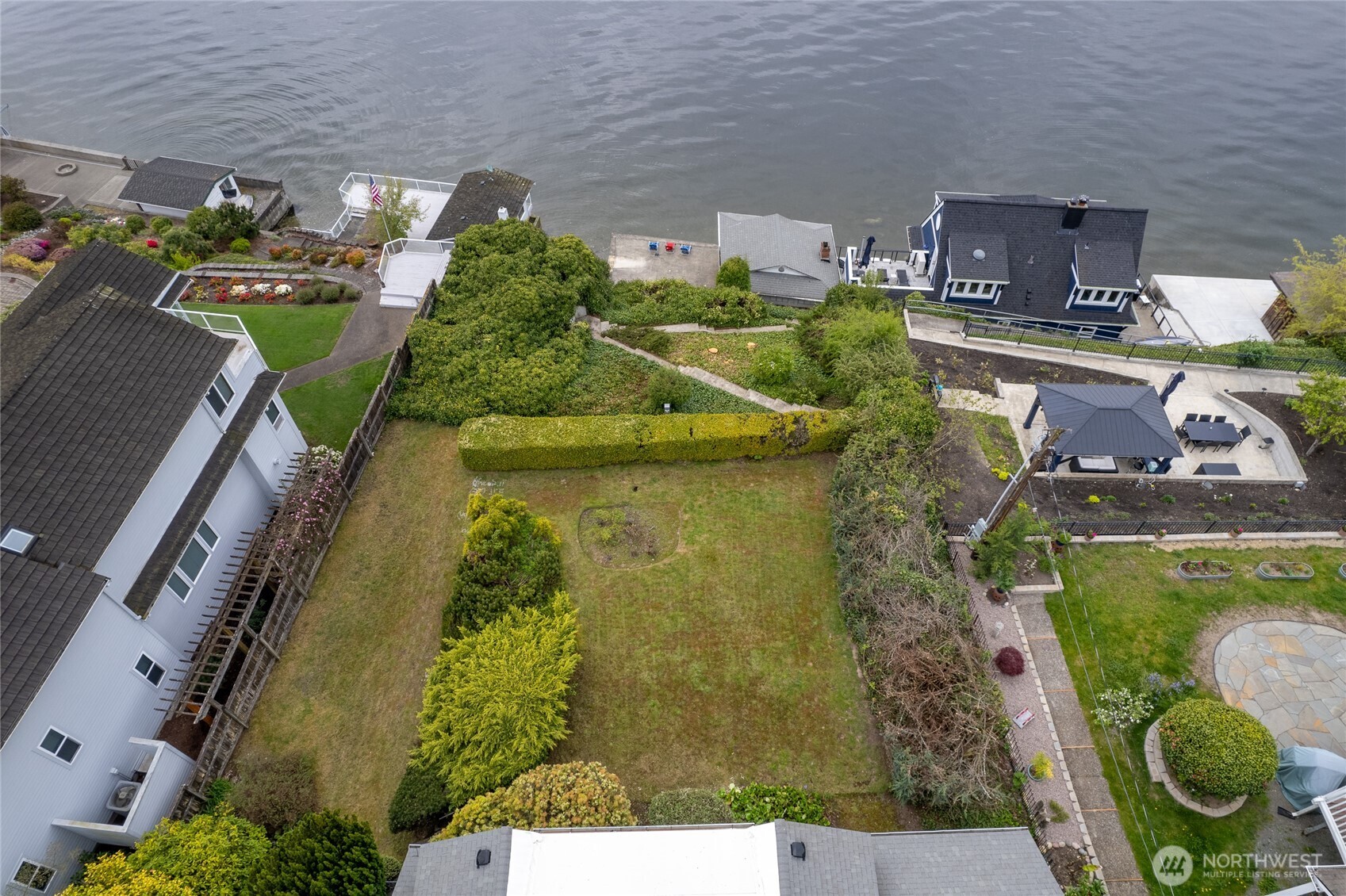 Nice sized backyard to entertain while looking at the water