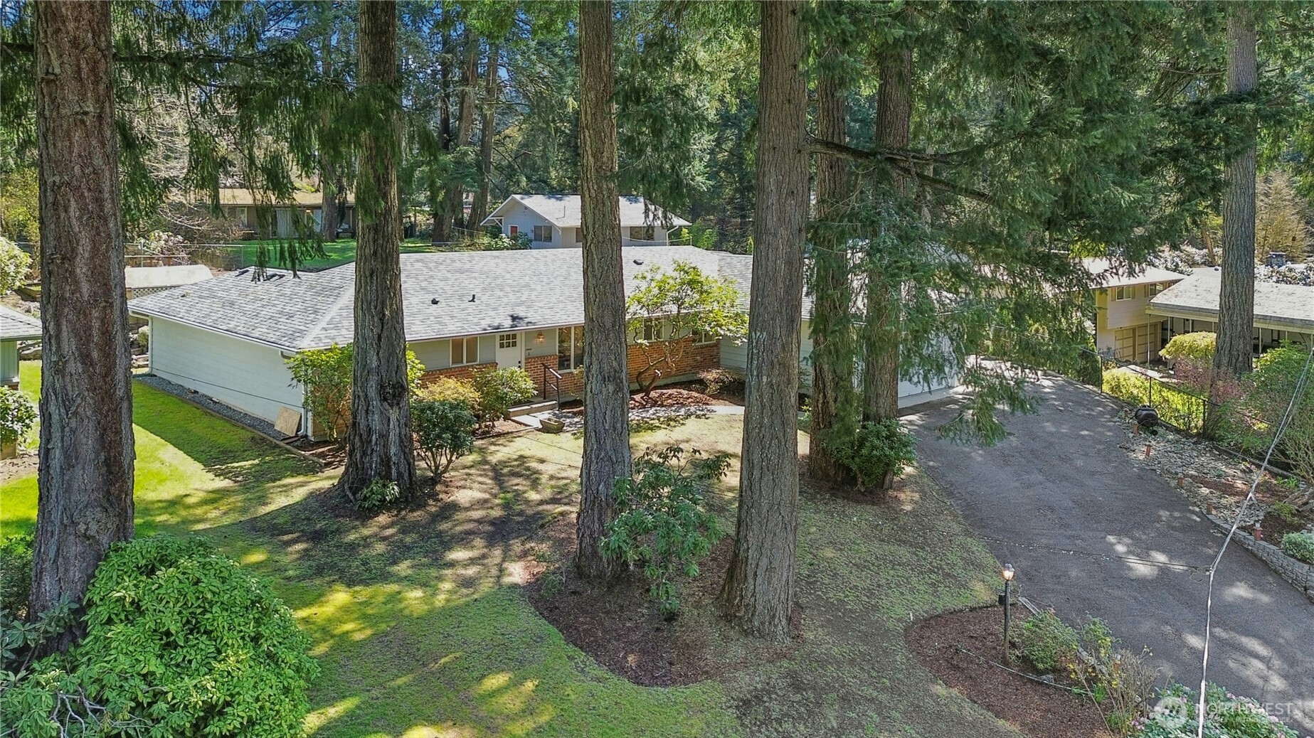 To-Die-For Shop with Tons of Build-in Storage