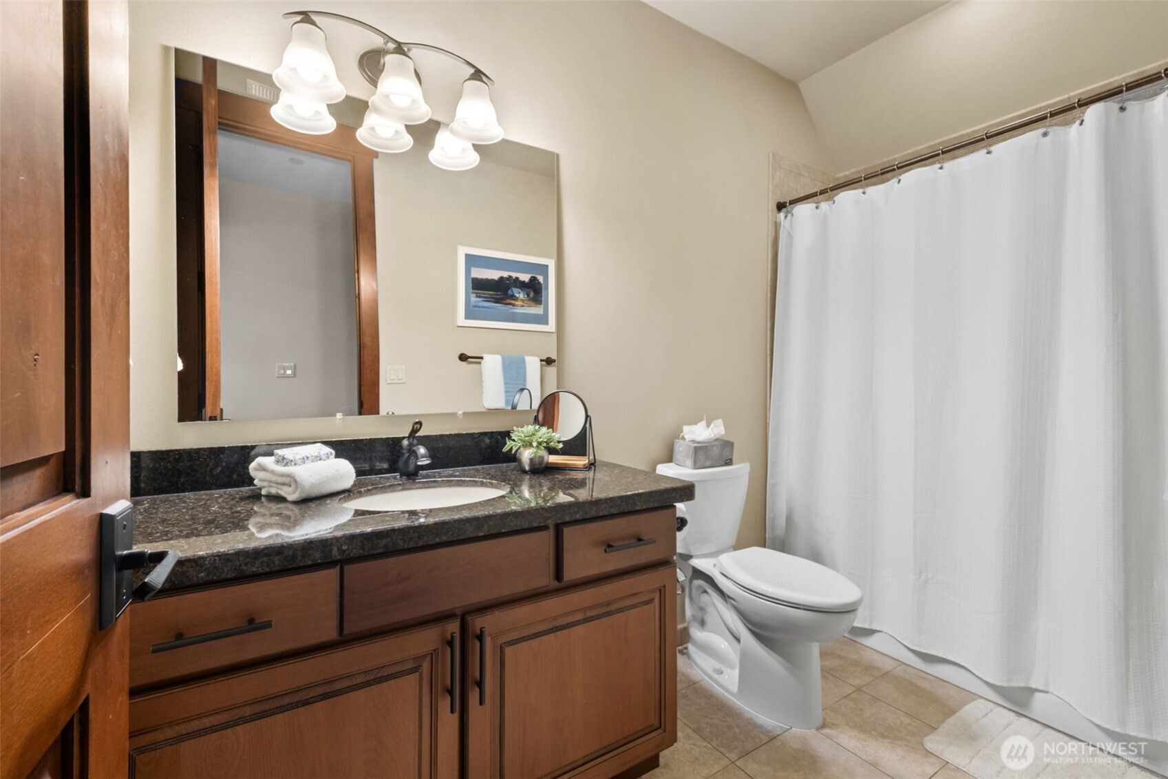 Lovely, hidden upper-level guest room!