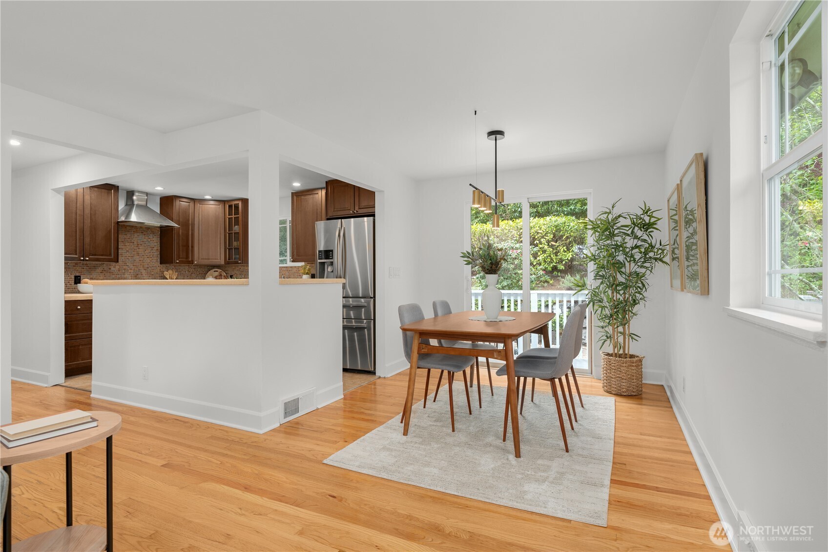 Lovely open plan brings you and your guests together.