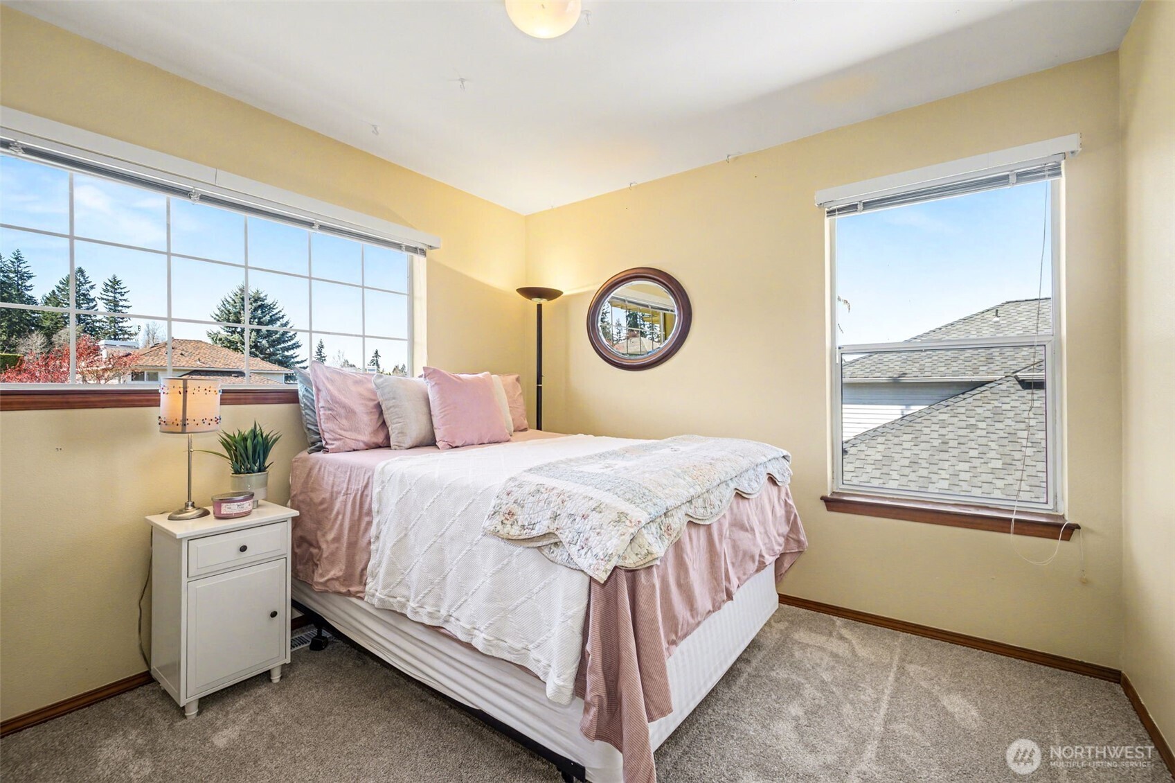 2nd upstairs bedroom - huge room!