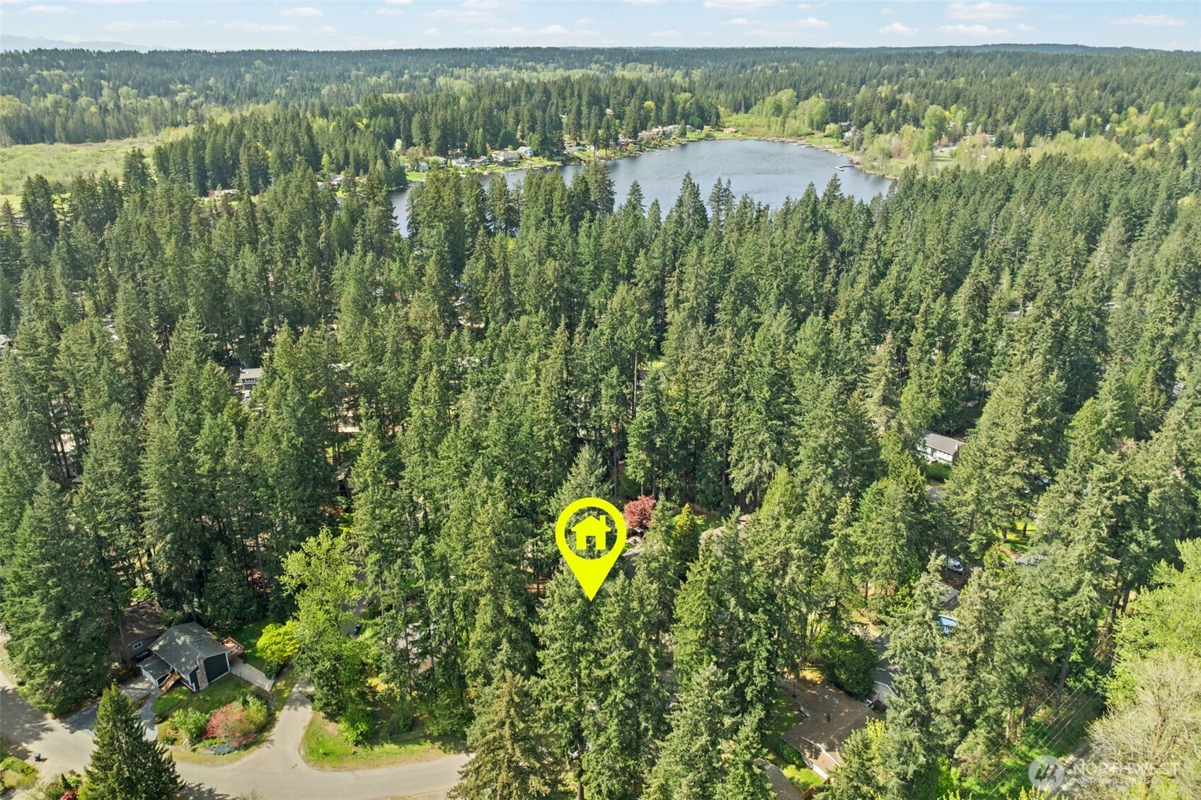 So close to Cottage Lake and the private, deeded park.