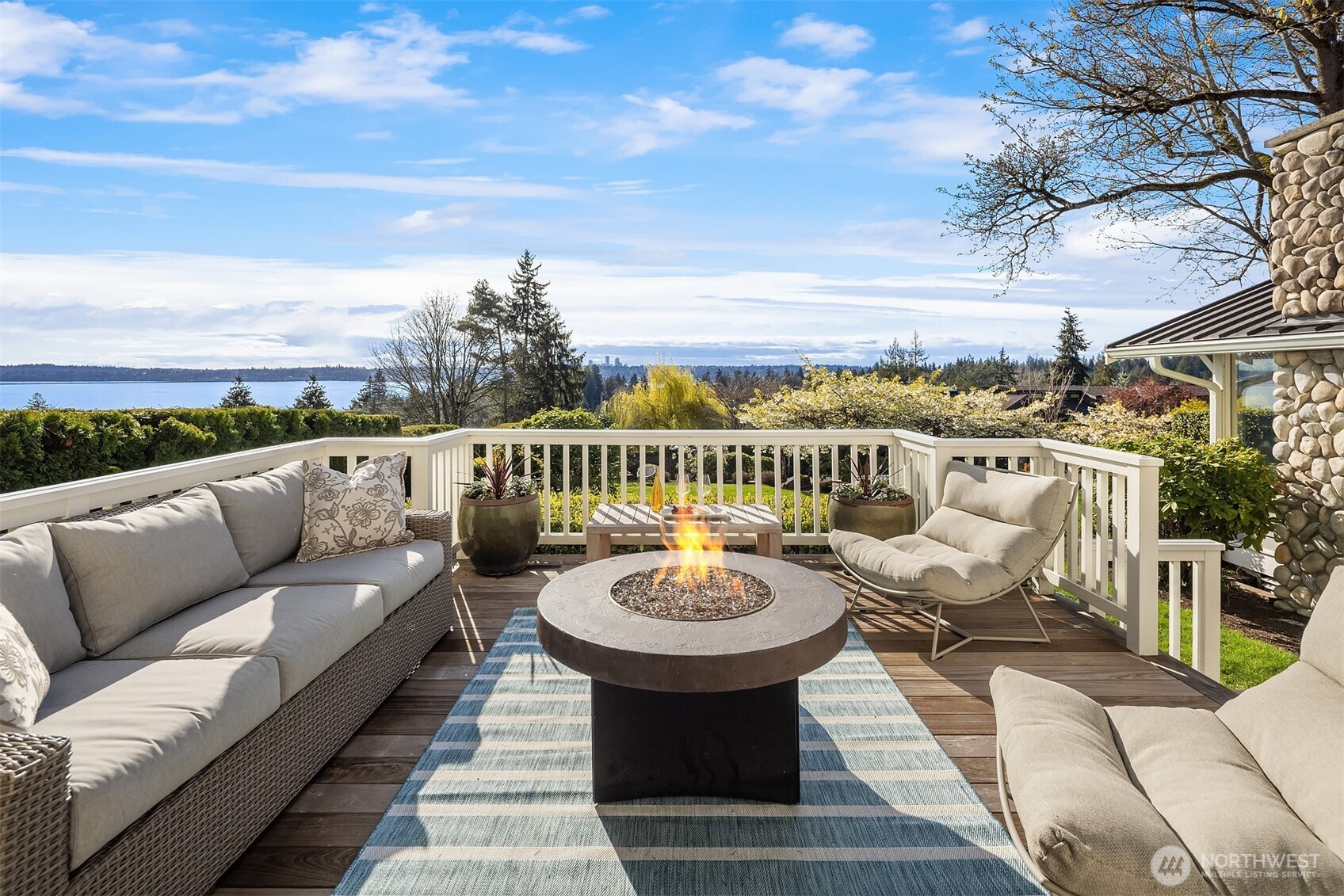You will never tire of the endless views of Lake Washington, Seattle skyline and the Olympic Mountains.