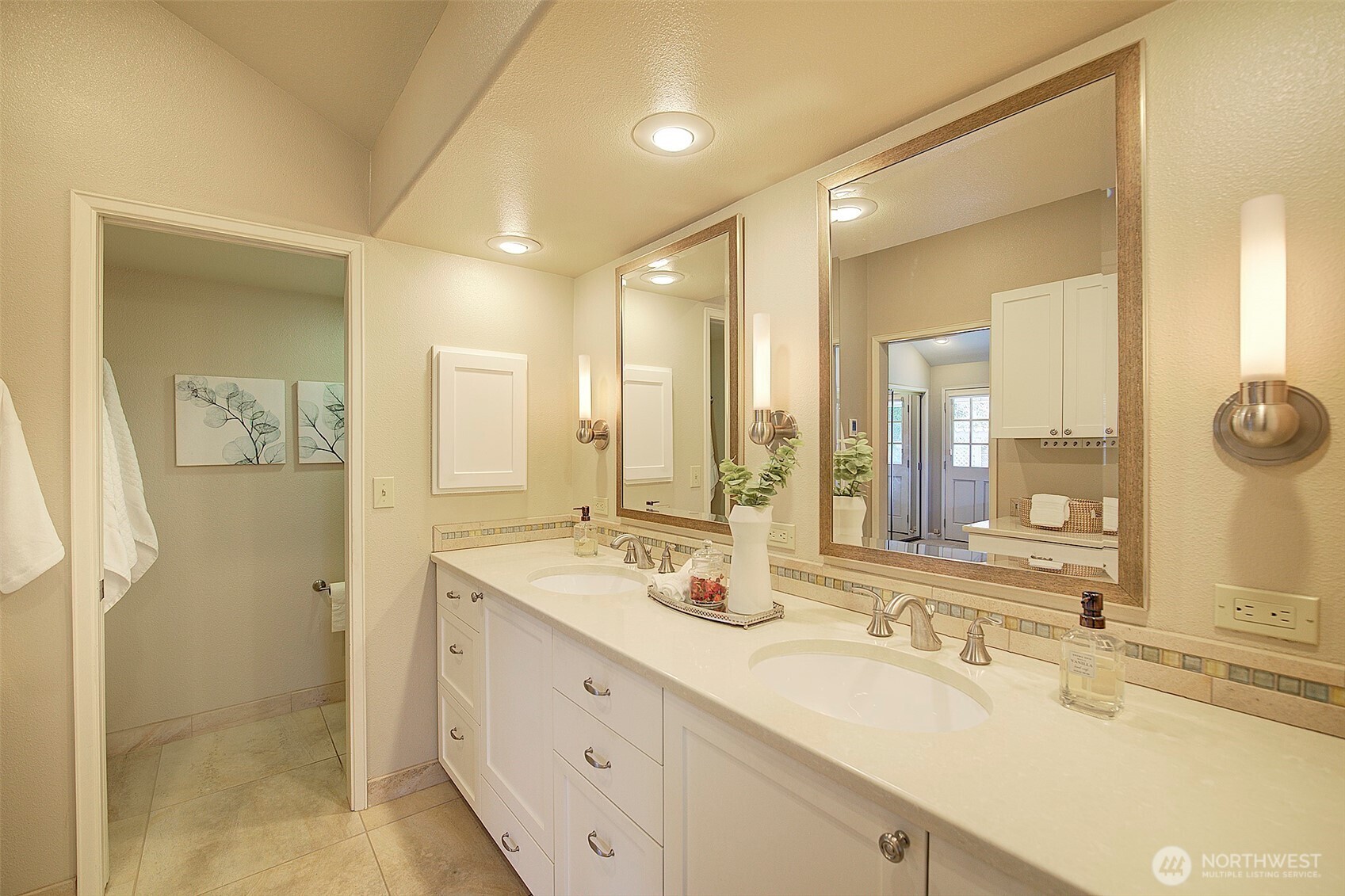 Private commode area