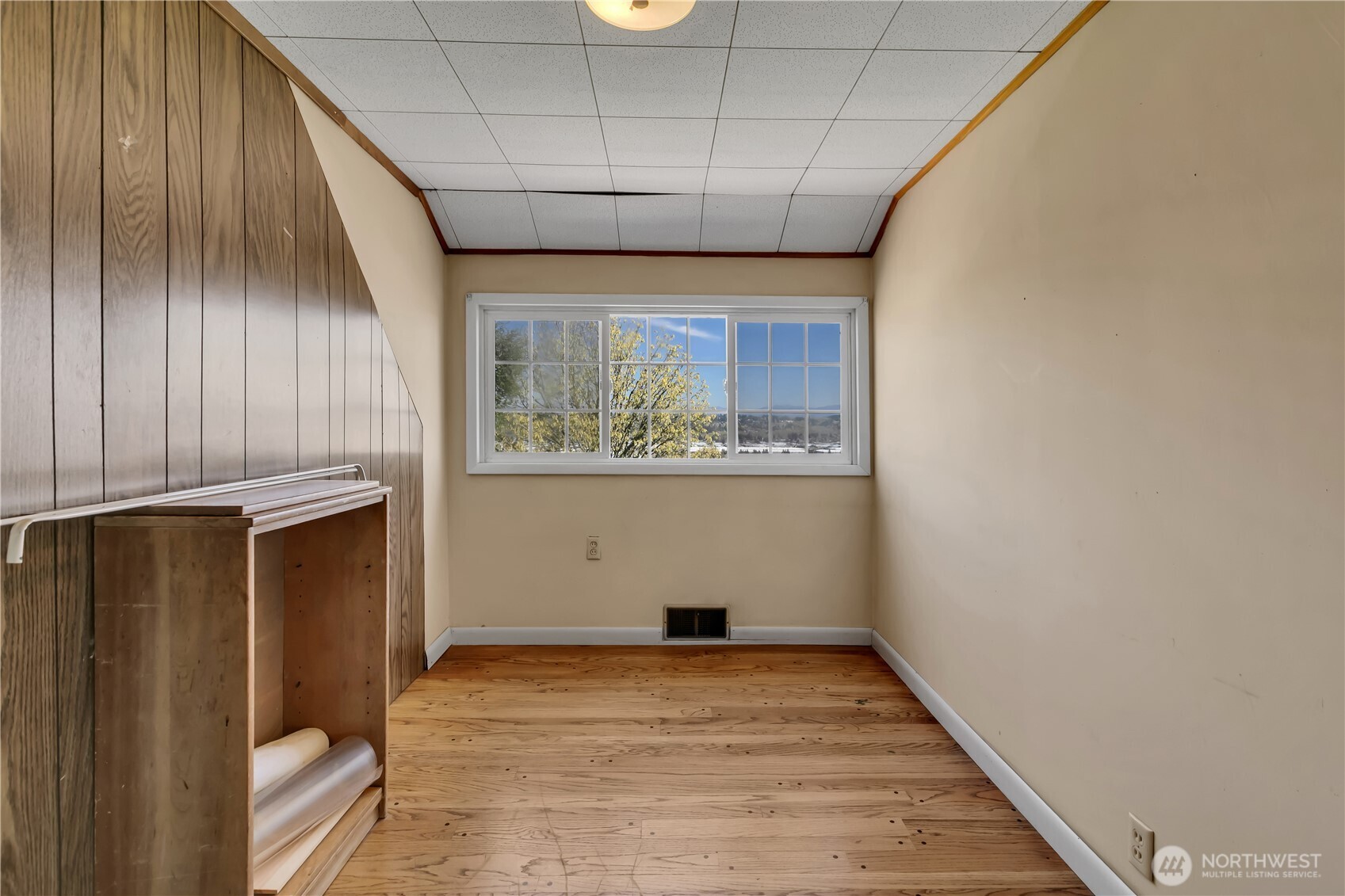 Full bath upper level