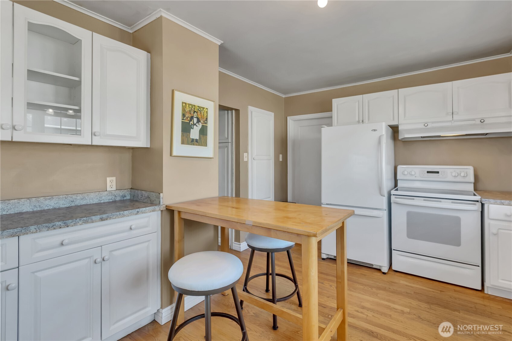 Light & bright kitchen.