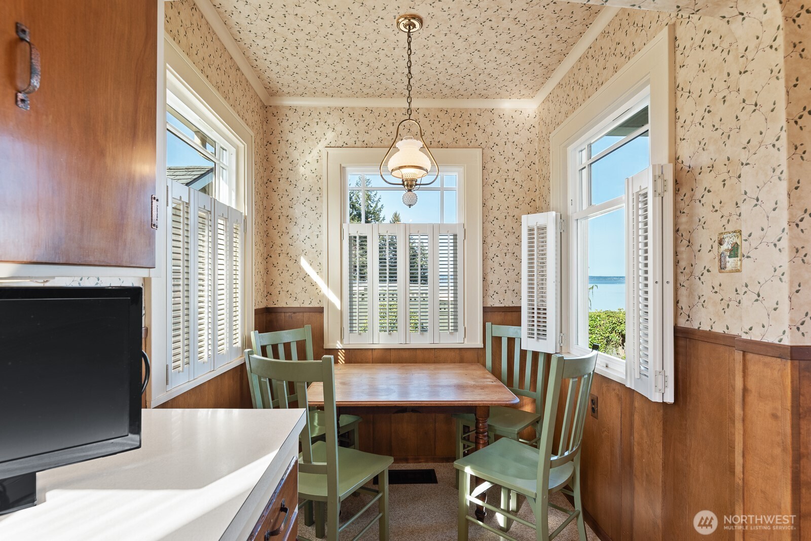 Cozy breakfast nook with water & mountain views