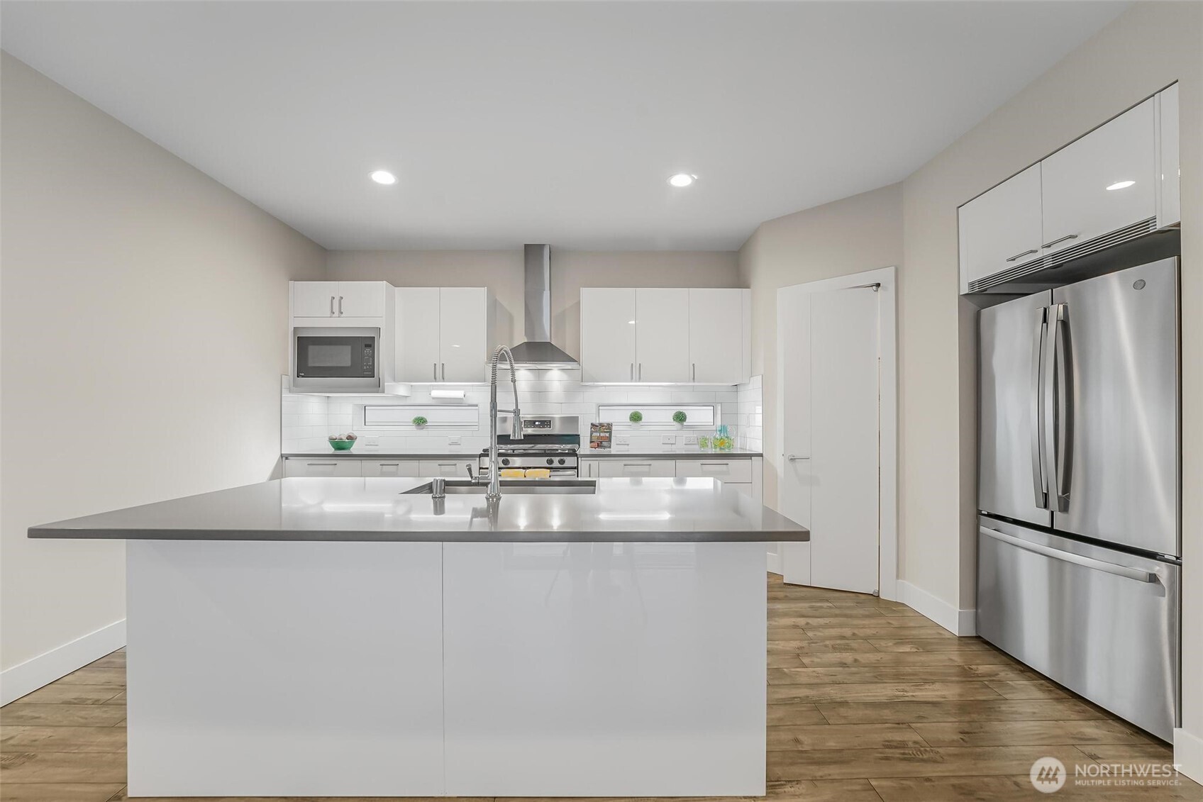 Walk-in pantry and large center island/breakfast bar