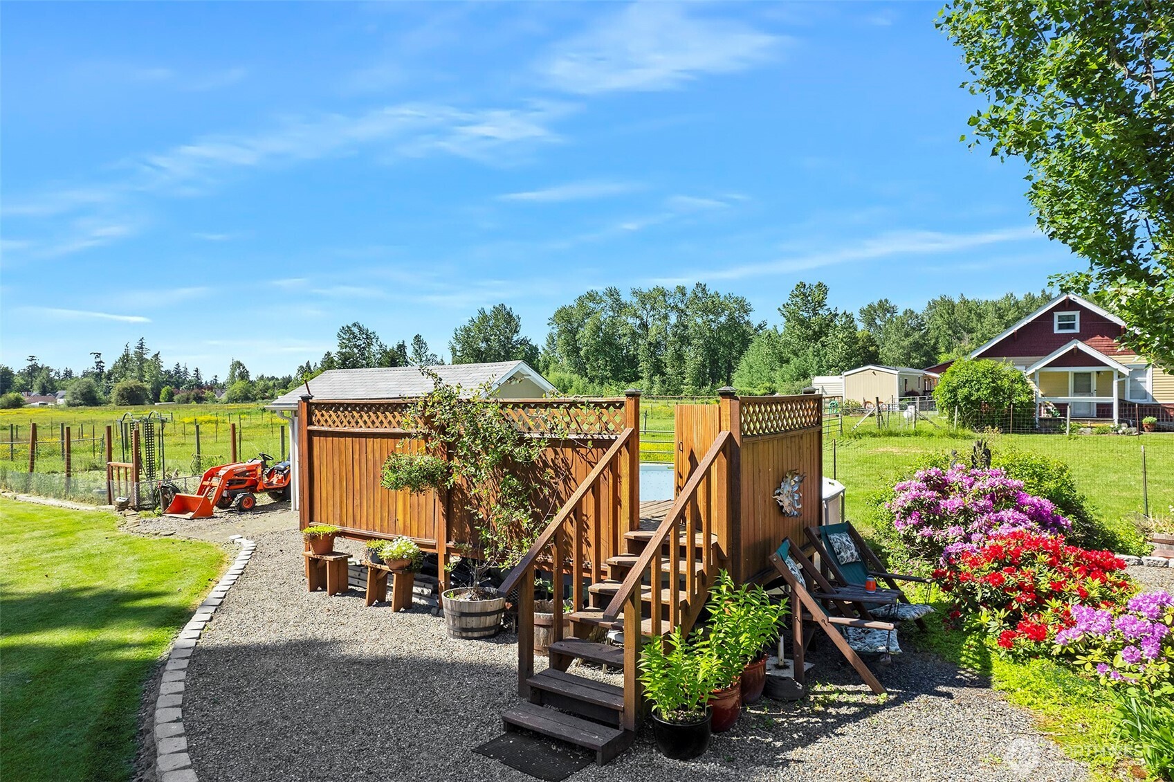 ~Cedar Built in Deck w/ secured door to Pool~