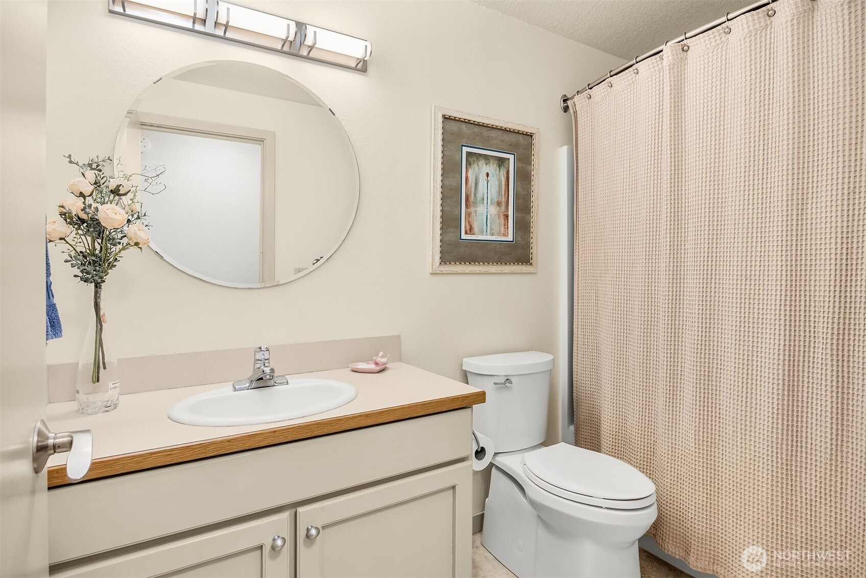 Main floor full bath.