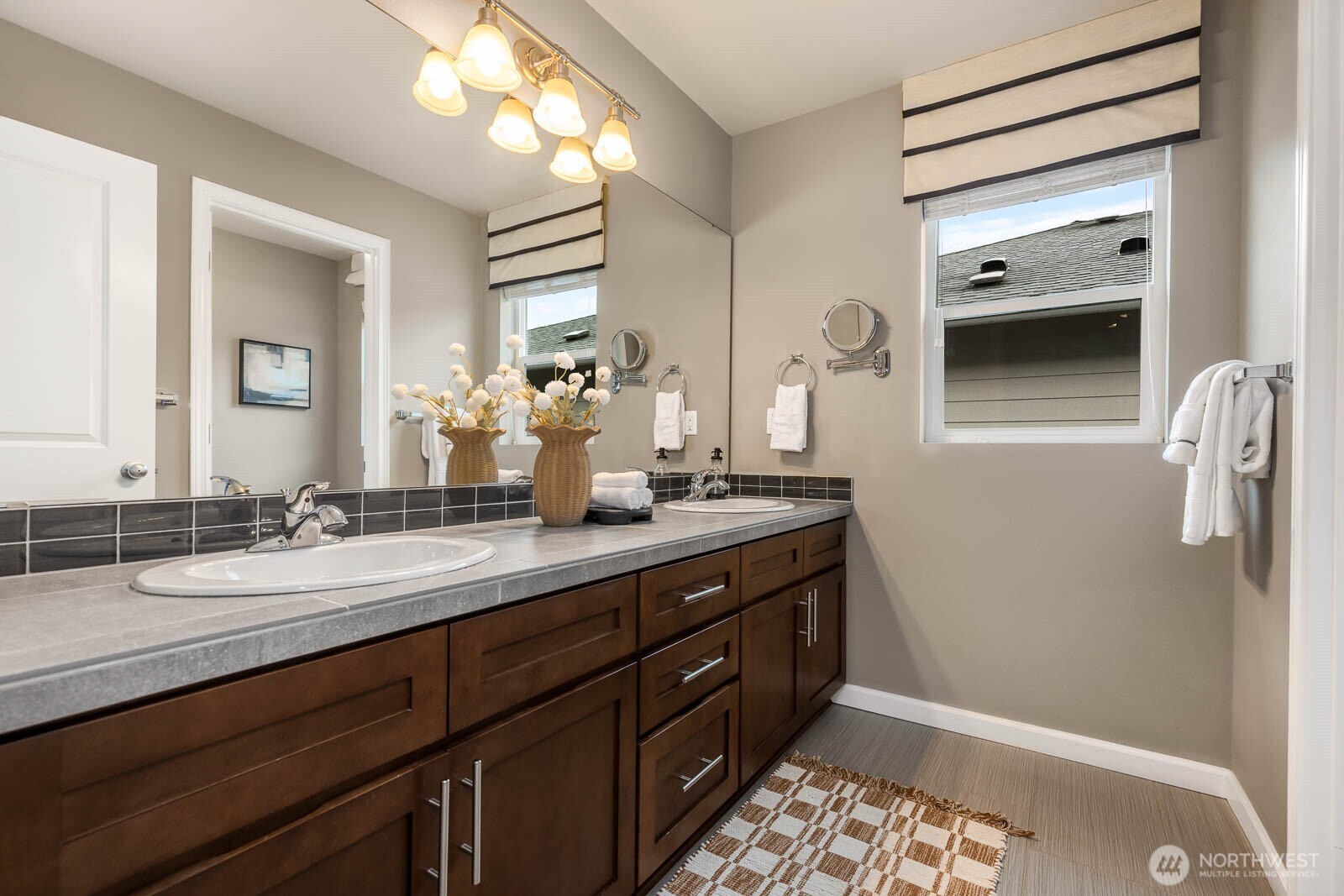 Upper floor guest bath