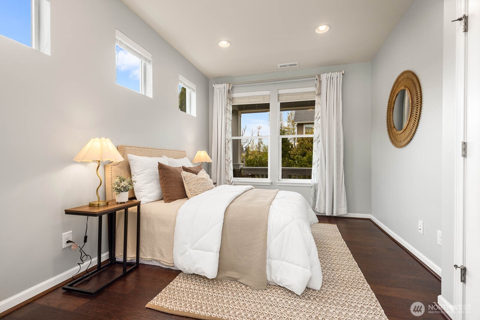 Main floor guest bed