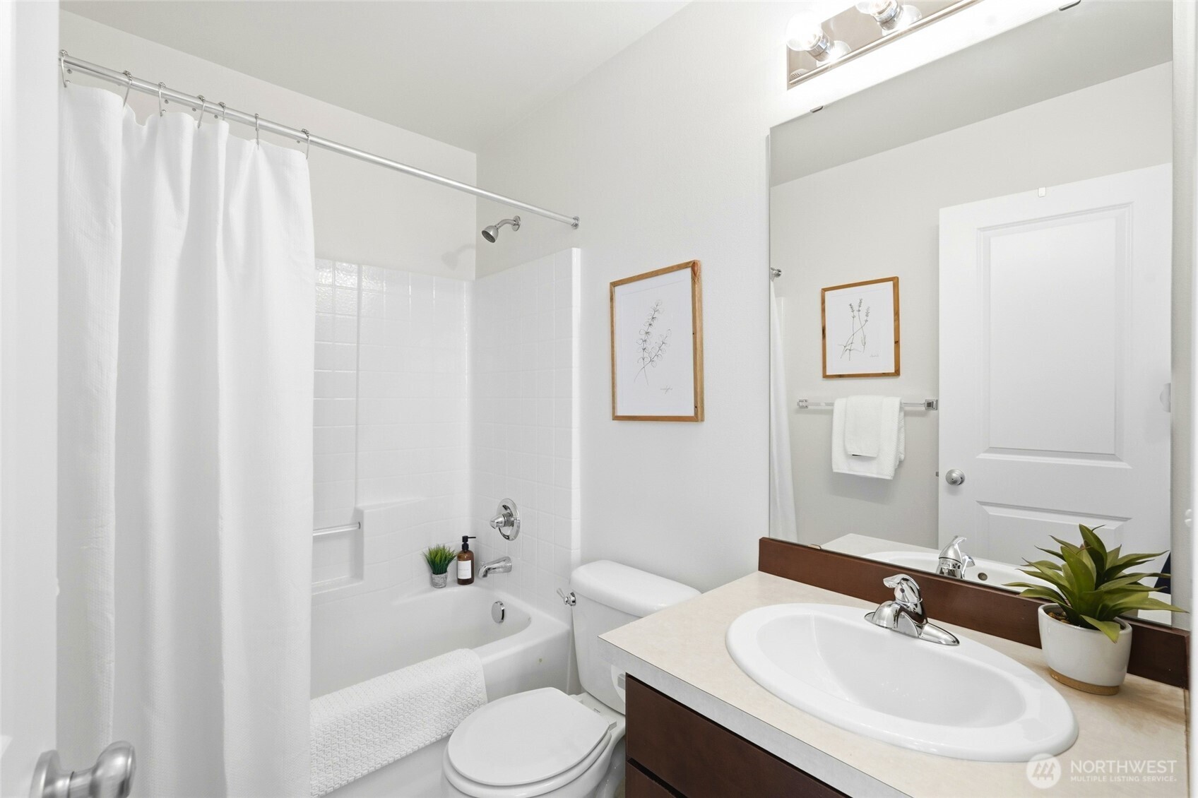 Upstairs hall bathroom.