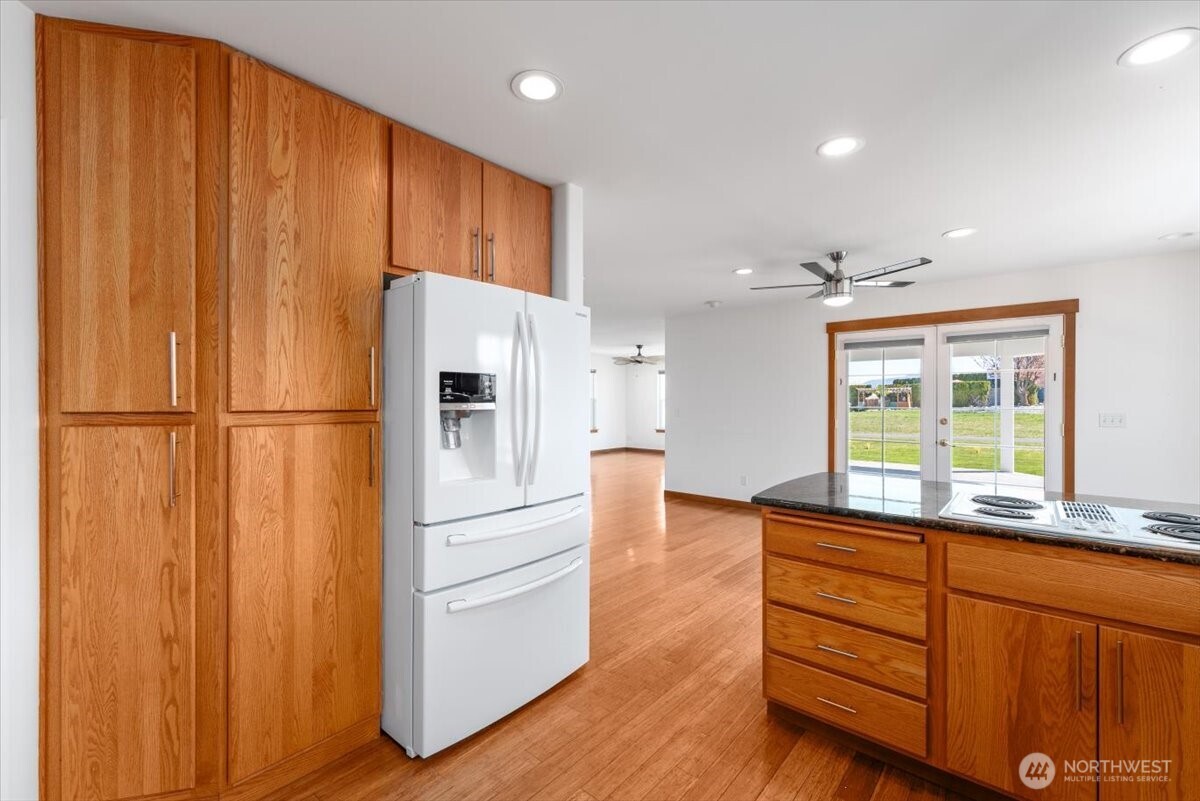 Lots of storage within the kitchen