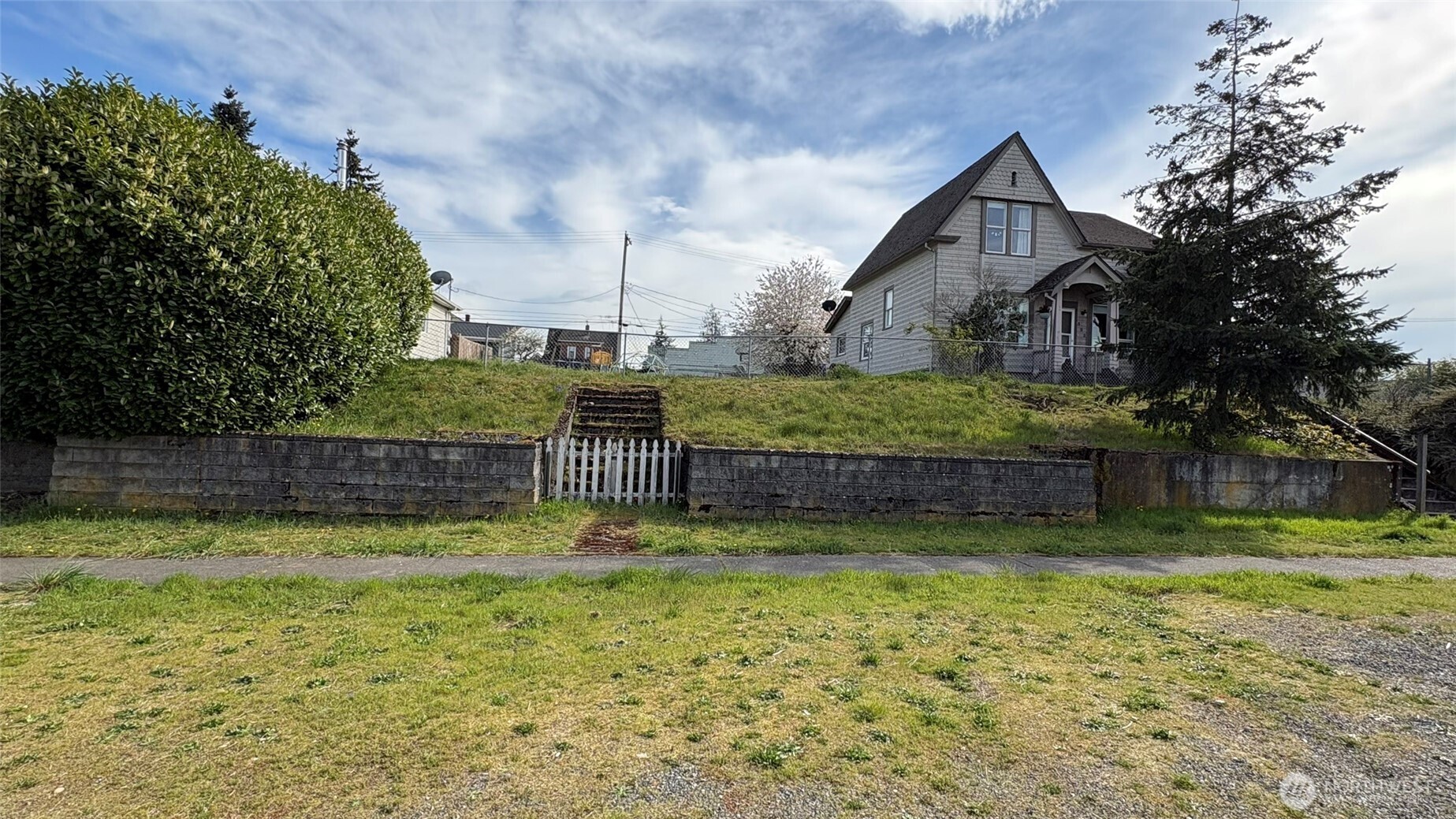 501 E WRIGHT AVE /SHARED 3309 E E ST BACK YARD OFF ALLEY