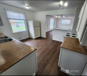 12524 Kitchen