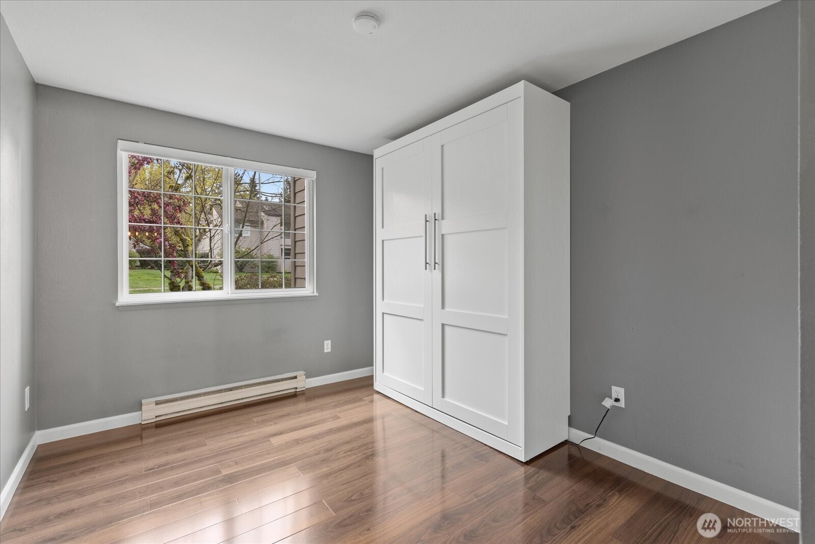 Queen size murphy bed stays