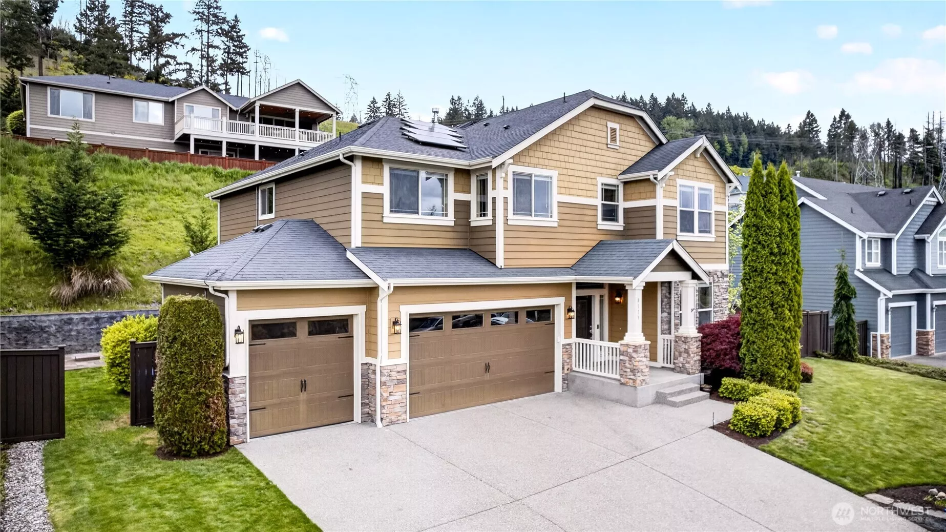 Beautiful 3-bedroom, 2.5-bath home located in the highly sought-after Sumner Viewpoint community—where comfort, style, and convenience come together