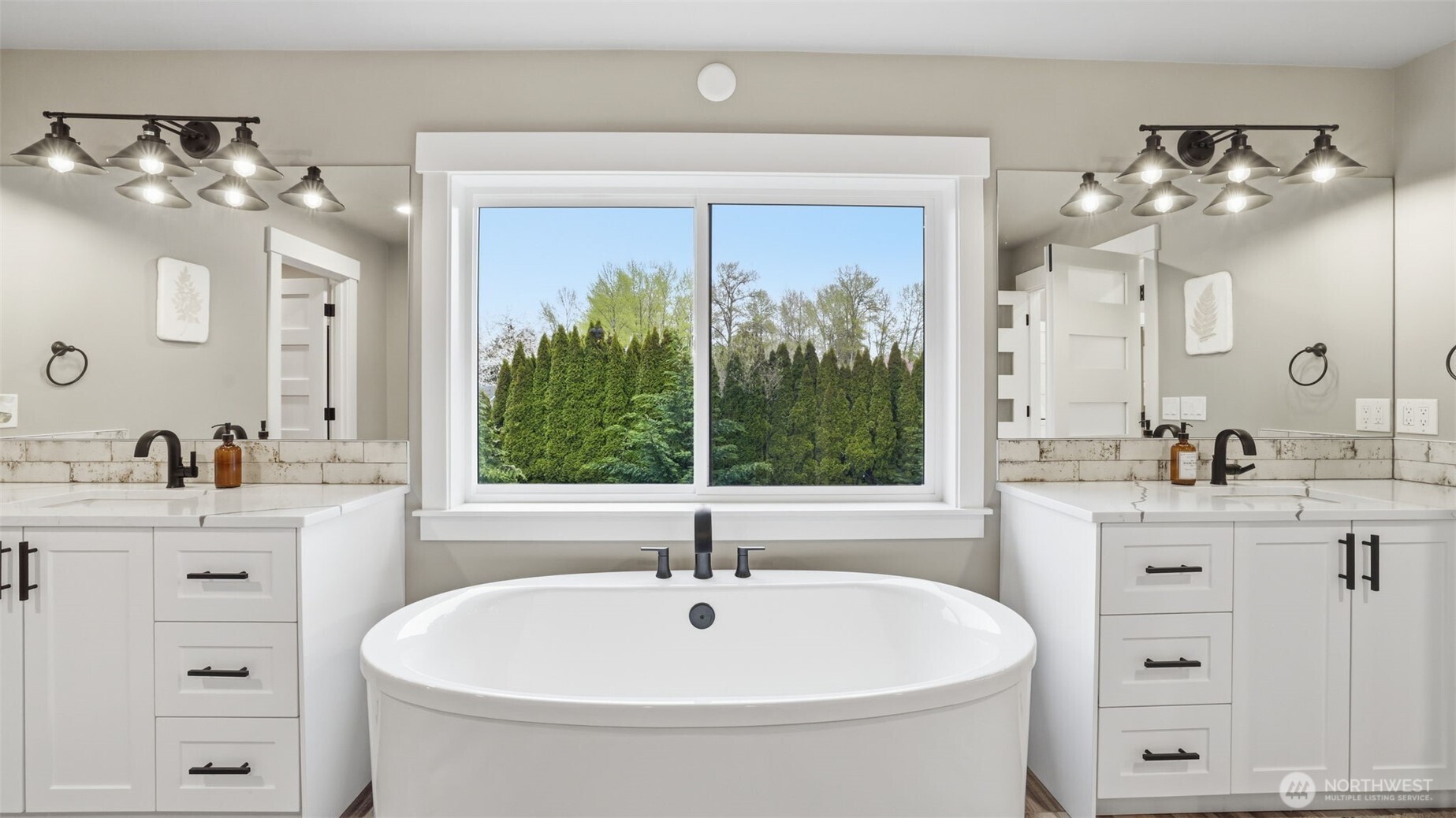 Large soaker tub with backyard views!