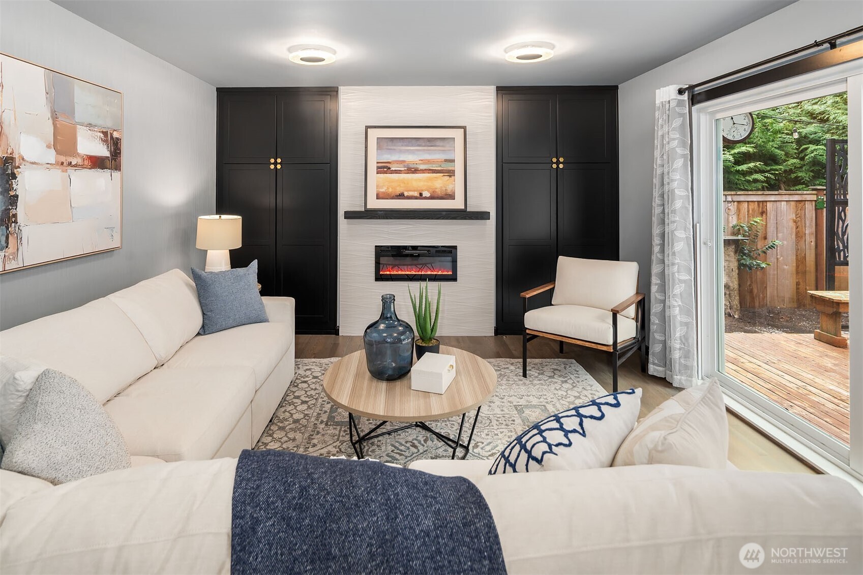 Oversized sliding glass doors to let in ample natural light!