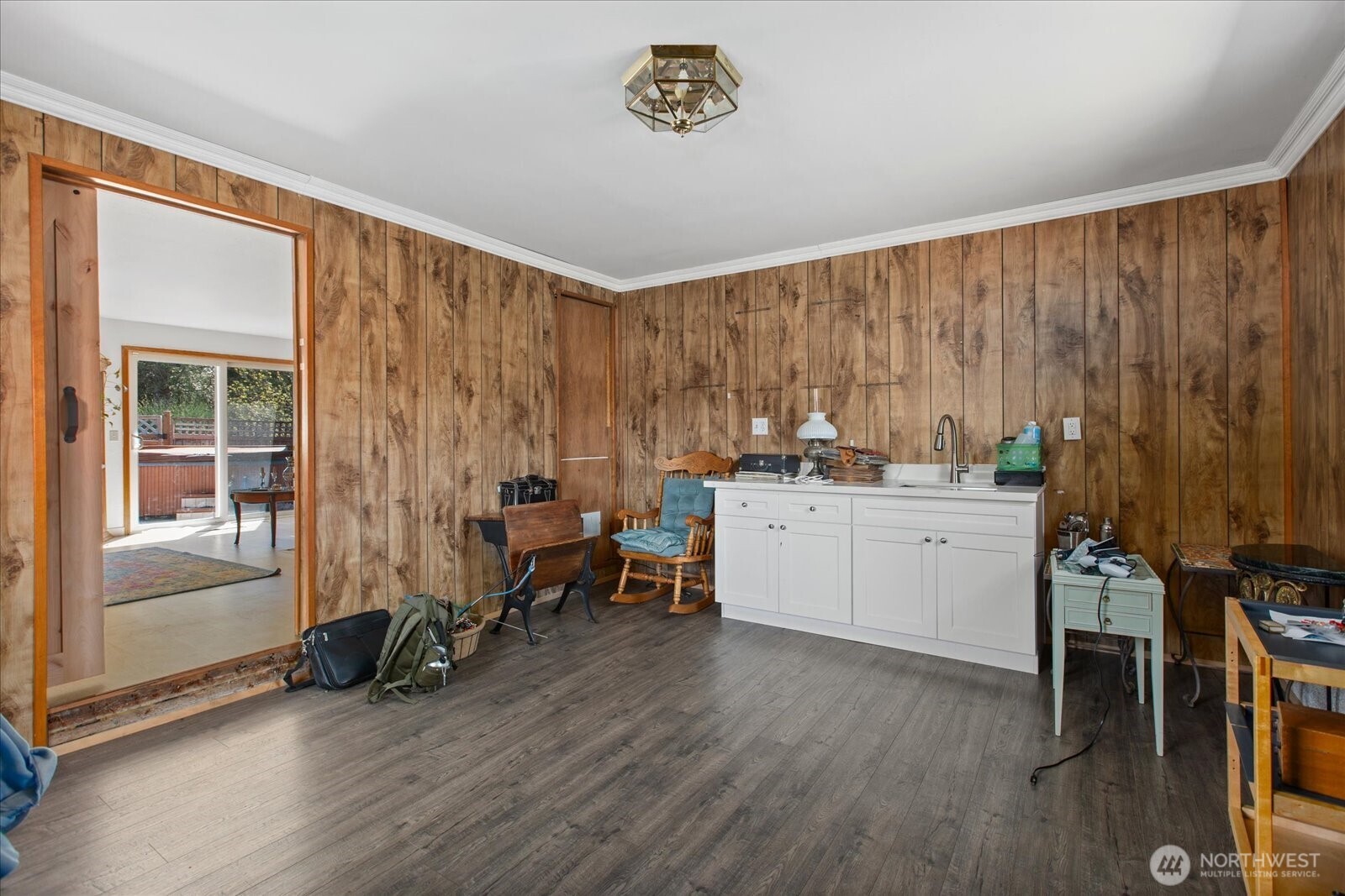 Bonus/rec room w/ wet bar