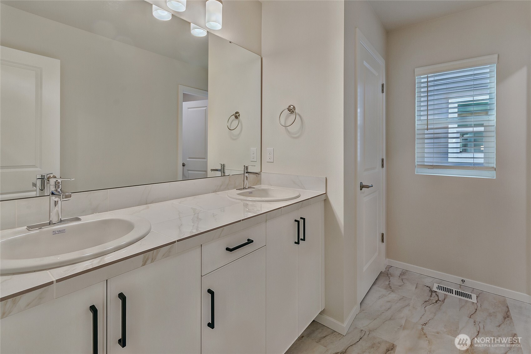 Photos are from a previously built Magnolia plan in the community. They may show a color or upgrade that is no longer available. They do demonstrate the quality materials and attention to detail that you will find in a Rush home.