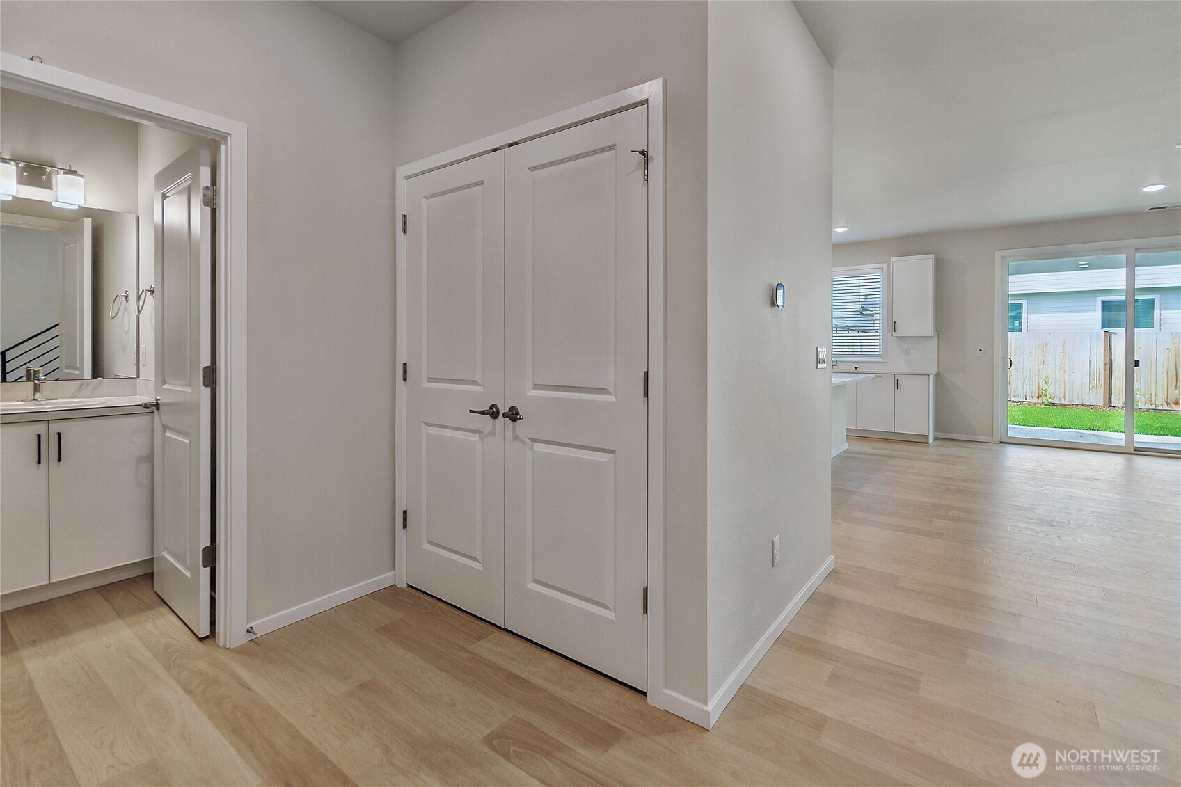 Photos are from a previously built Magnolia plan in the community. They may show a color or upgrade that is no longer available. They do demonstrate the quality materials and attention to detail that you will find in a Rush home.