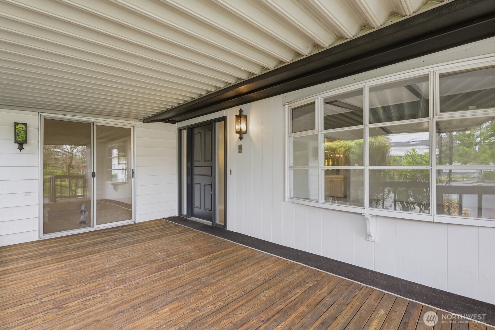 Covered entry to the front of the home