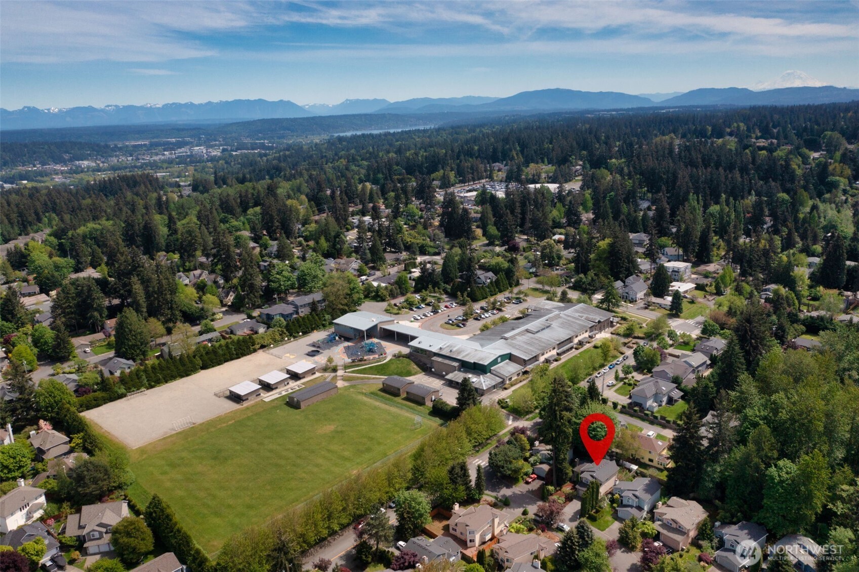 Unbeatable location — directly across the street from Mark Twain Elementary! Enjoy walking distance to parks and a quick drive to Kirkland Marina, Costco, and Totem Lake Mall.