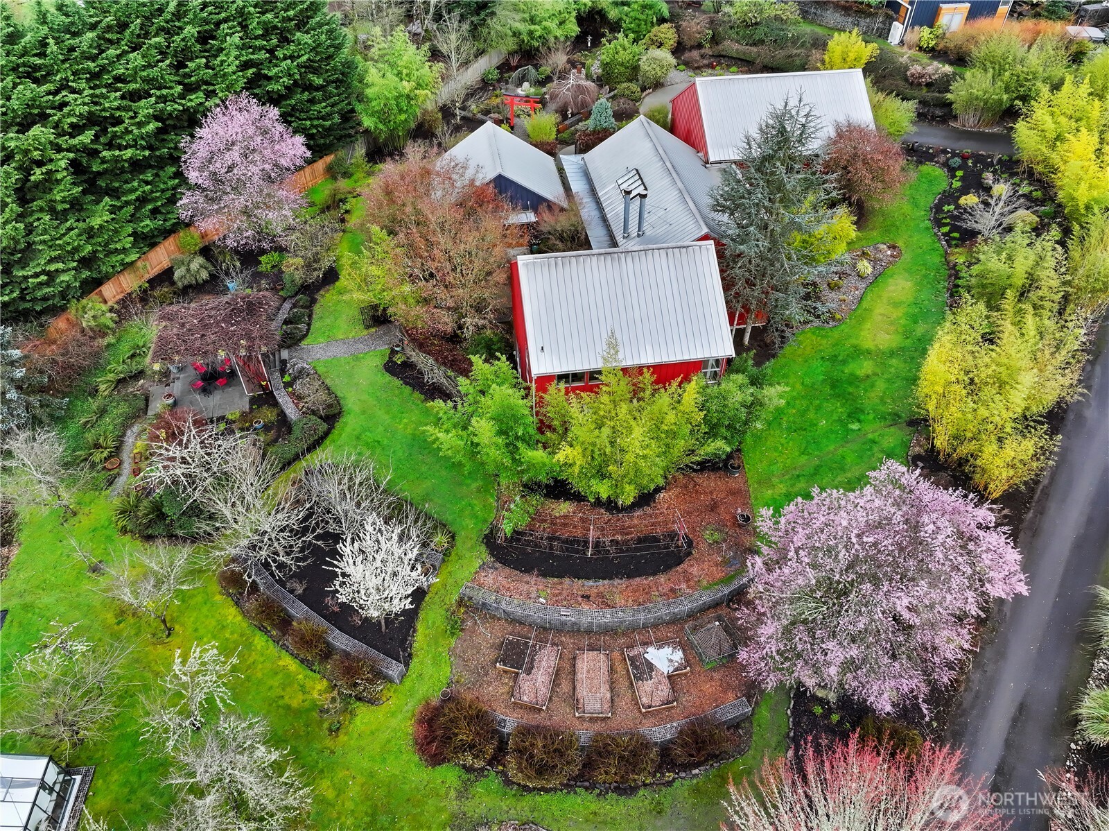 Welcome to your estate in Tate's Orchard - an architectural delight!!