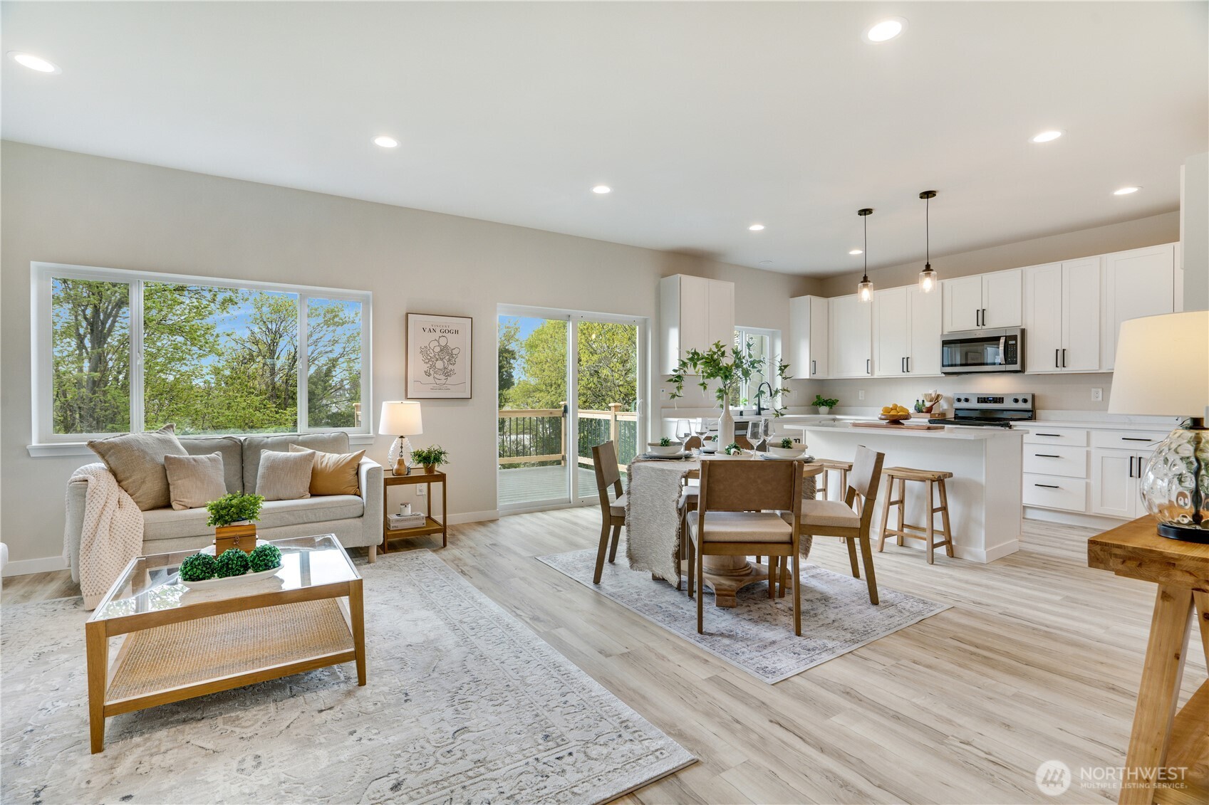 Light, bright and beautiful living space!