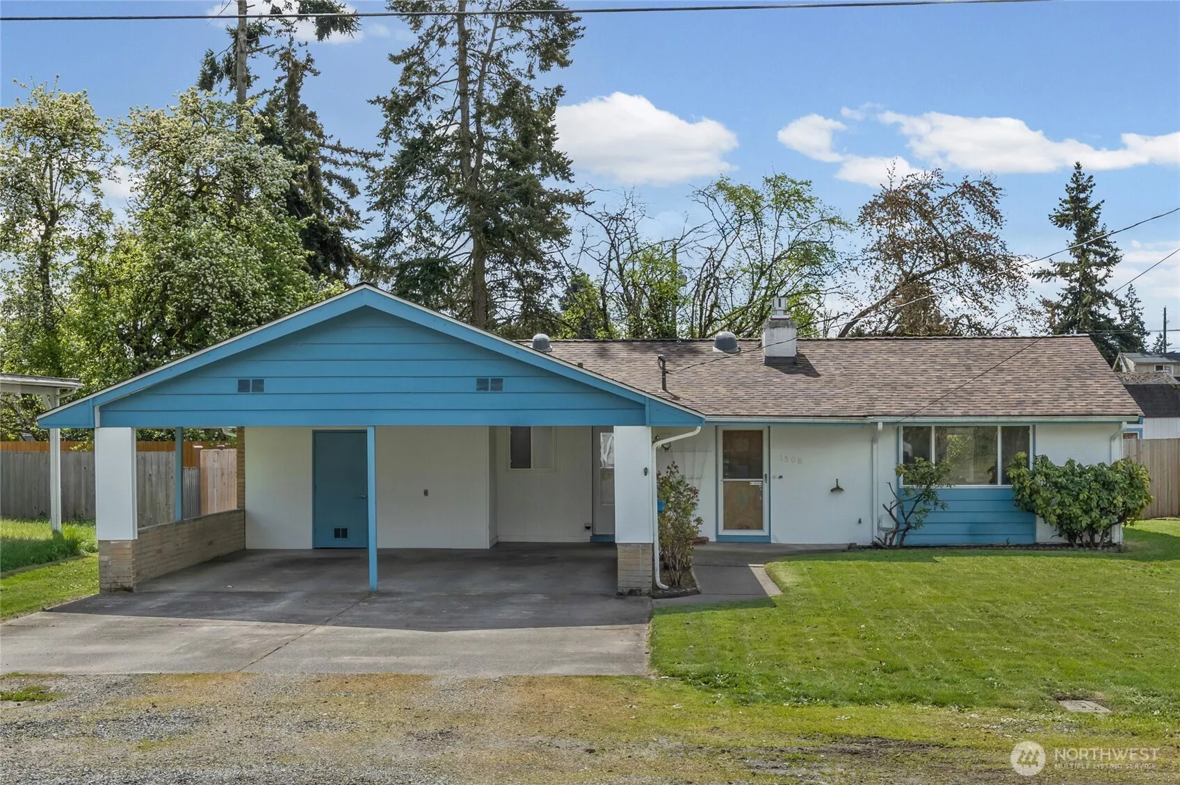 This move-in ready home features a functional open floor plan, natural gas heating/fireplace and air conditioning!
