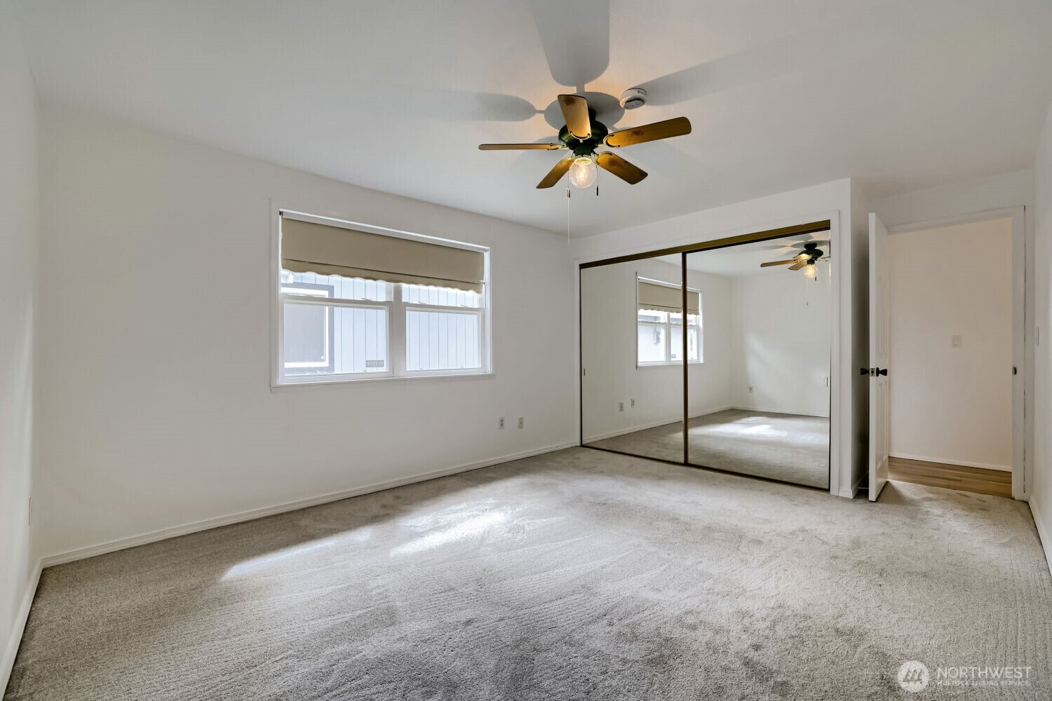 Gas cooking and fridge with ice maker