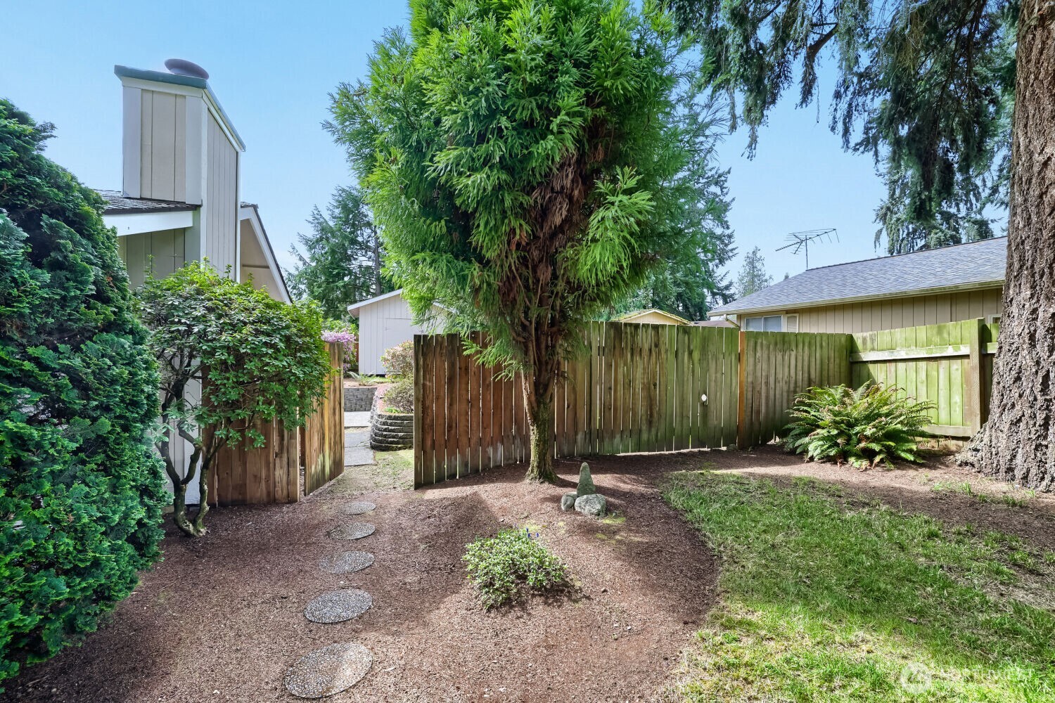 Guest bath with utilities