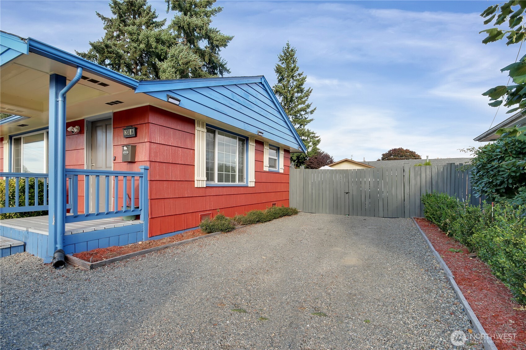 Lots of parking in front/side and back