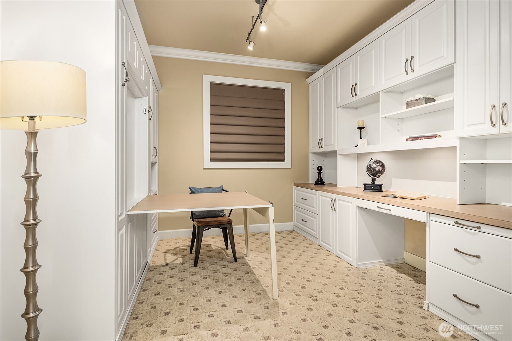 Additional desk space is perfect for WFH while giving you the functionality of a 2-bedroom without sacrificing openness or flow.