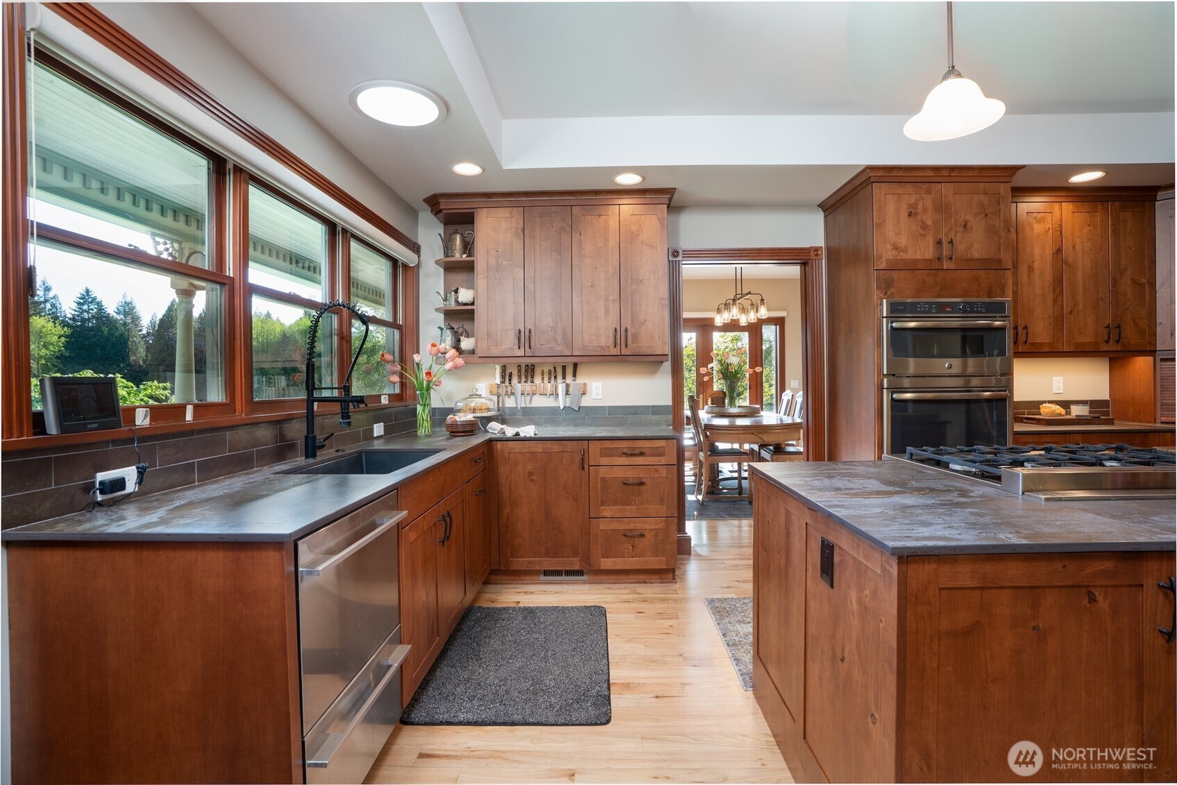 Gourmet kitchen