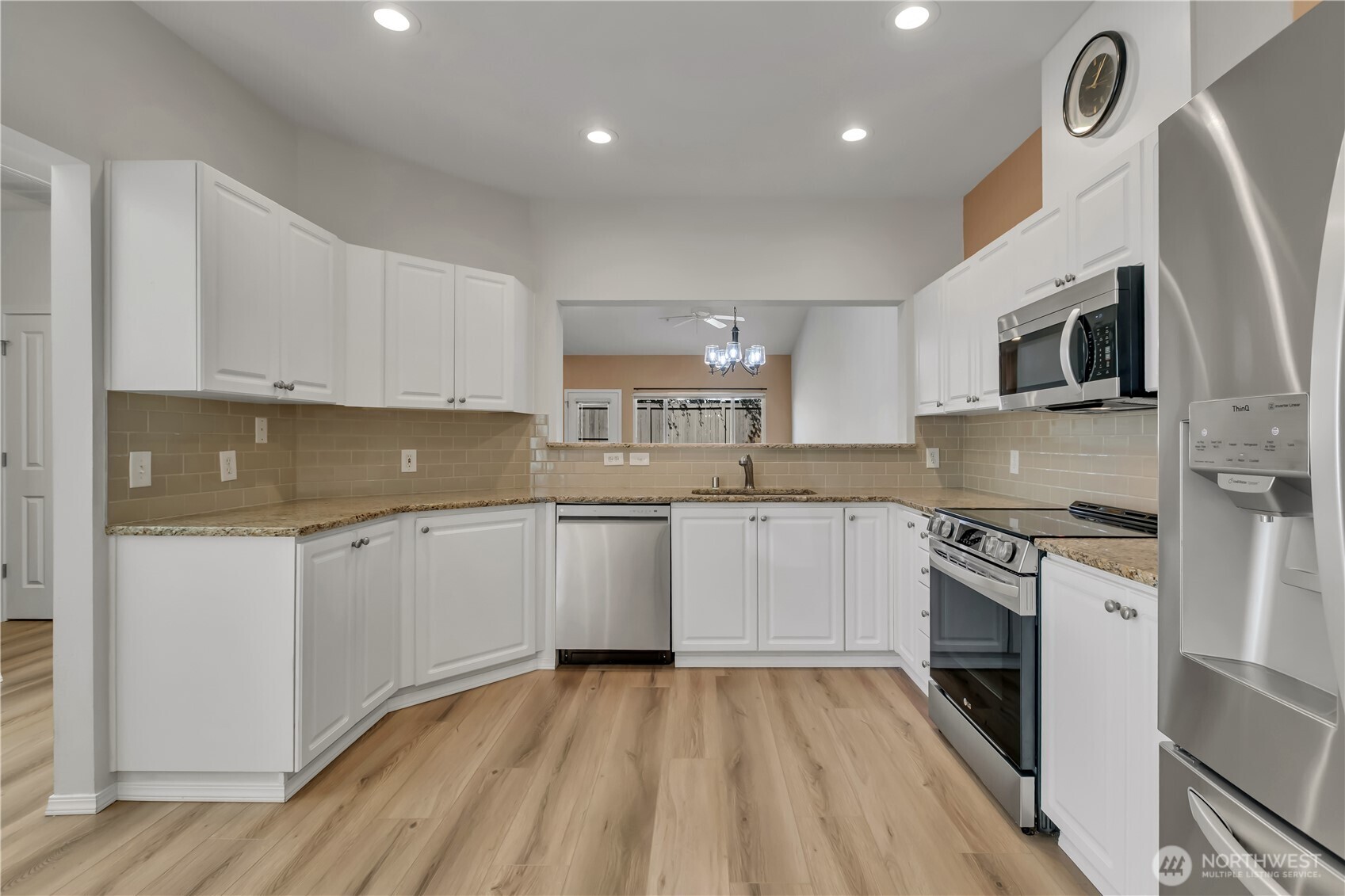 Passthrough looks into dining & living room~