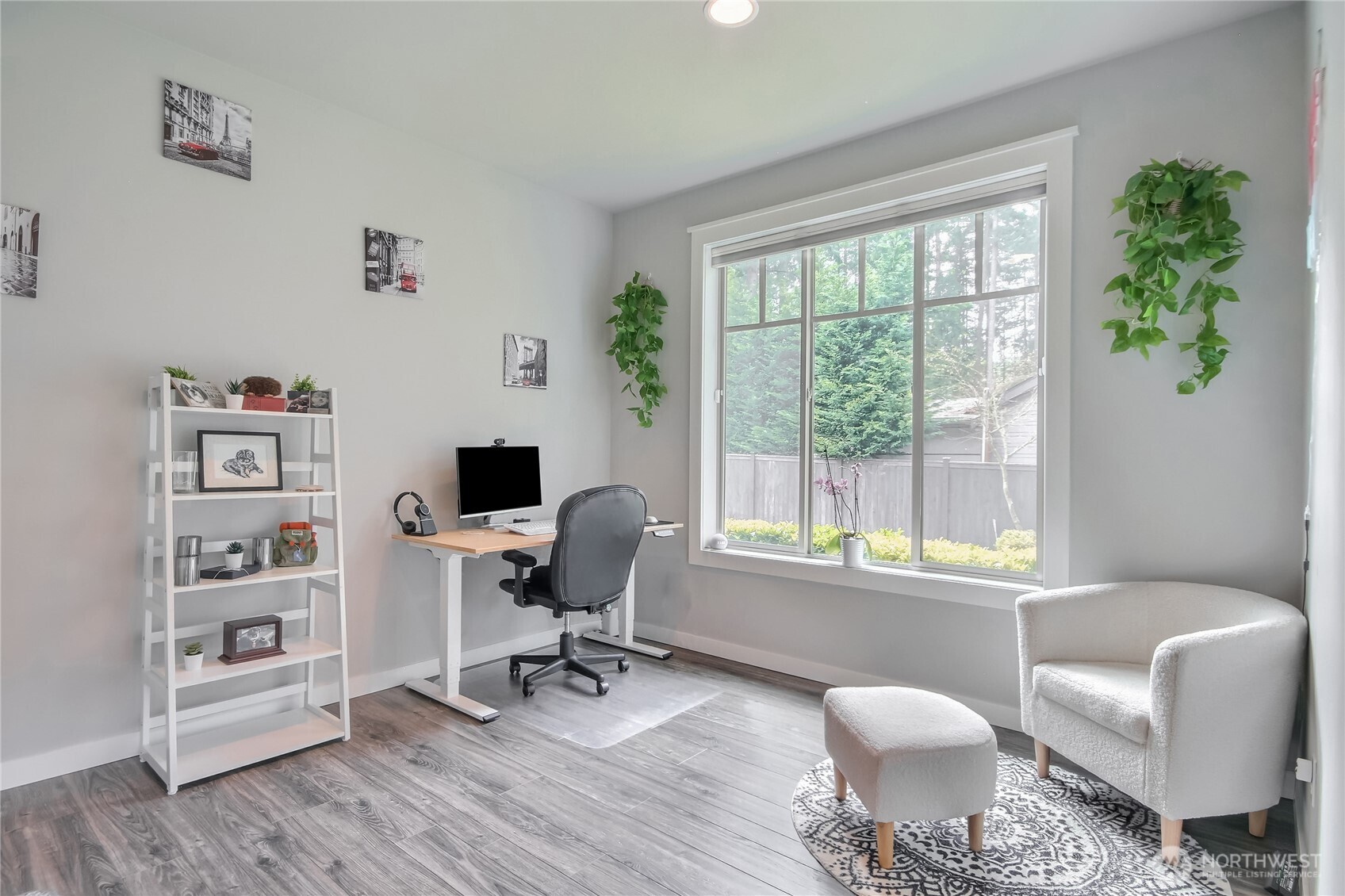 Comfortable secondary bedroom ideal for guests, office, or hobbies.