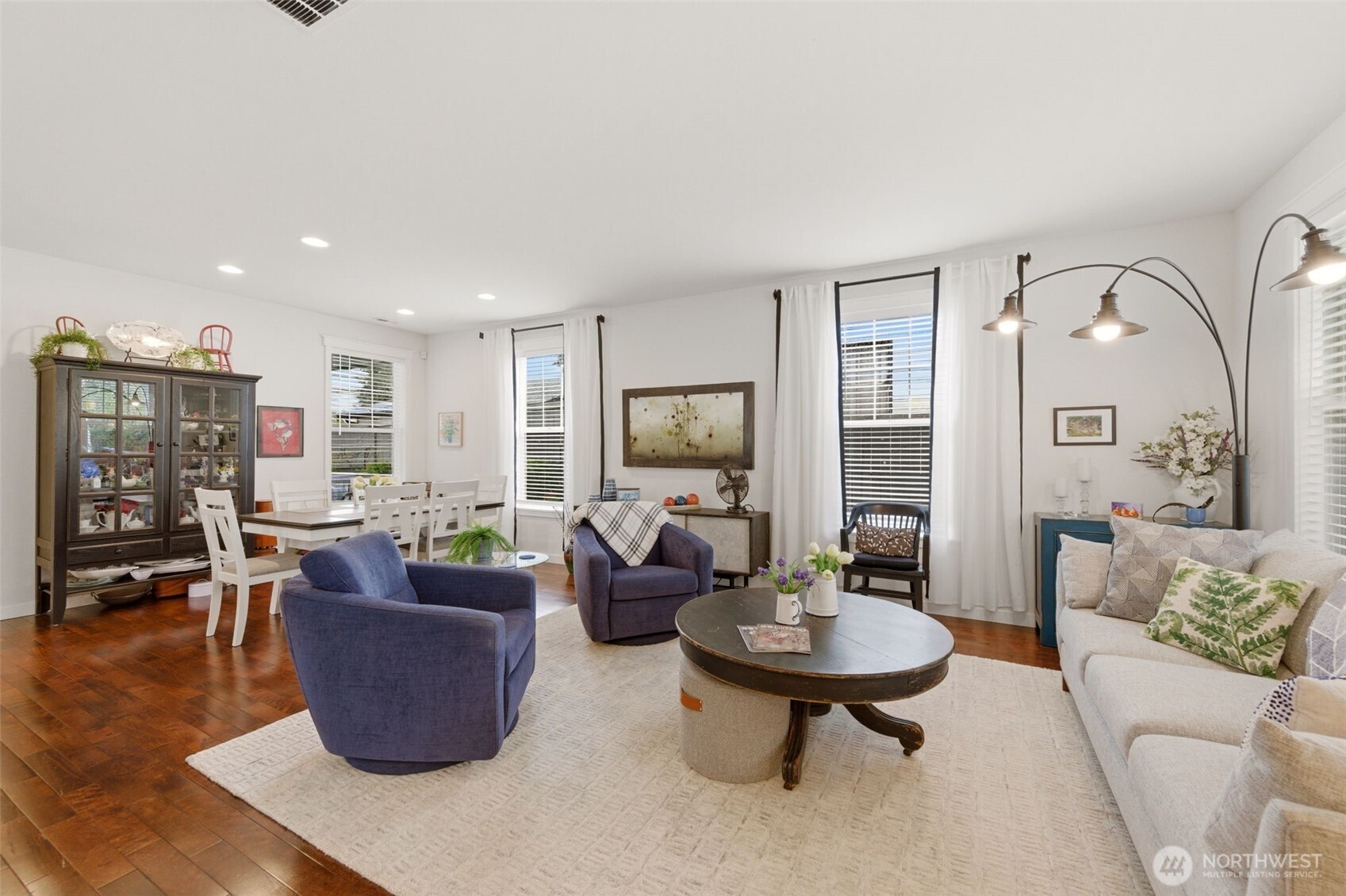 The spacious living room flows into the dinning space.