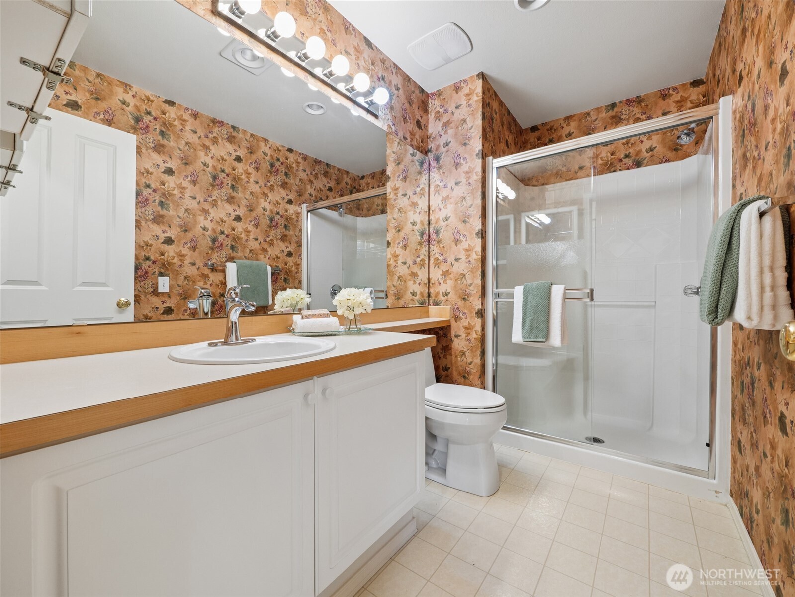 Upstairs hall bathroom with step-in shower