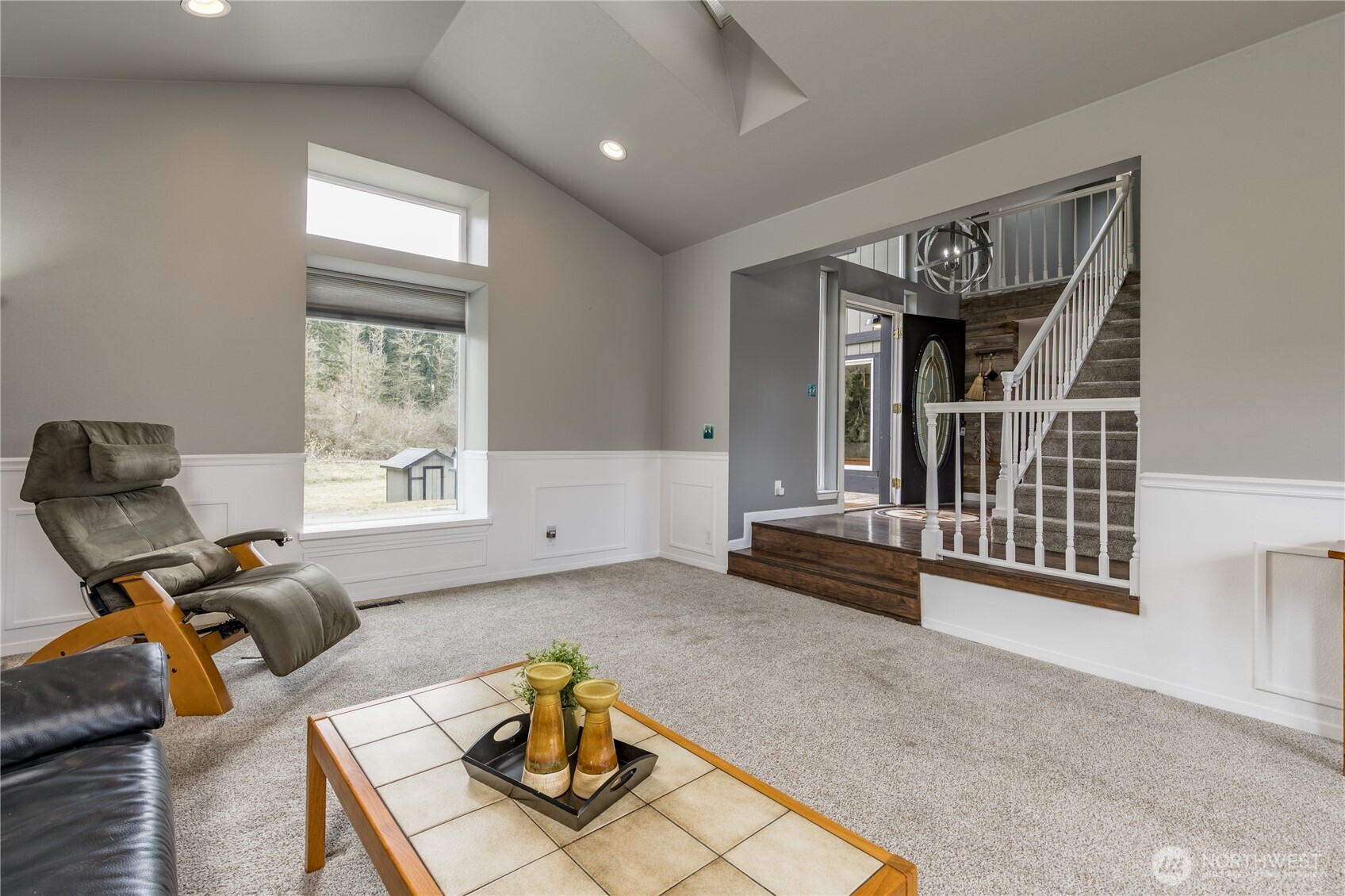 A versatile and airy space designed for relaxation and entertaining